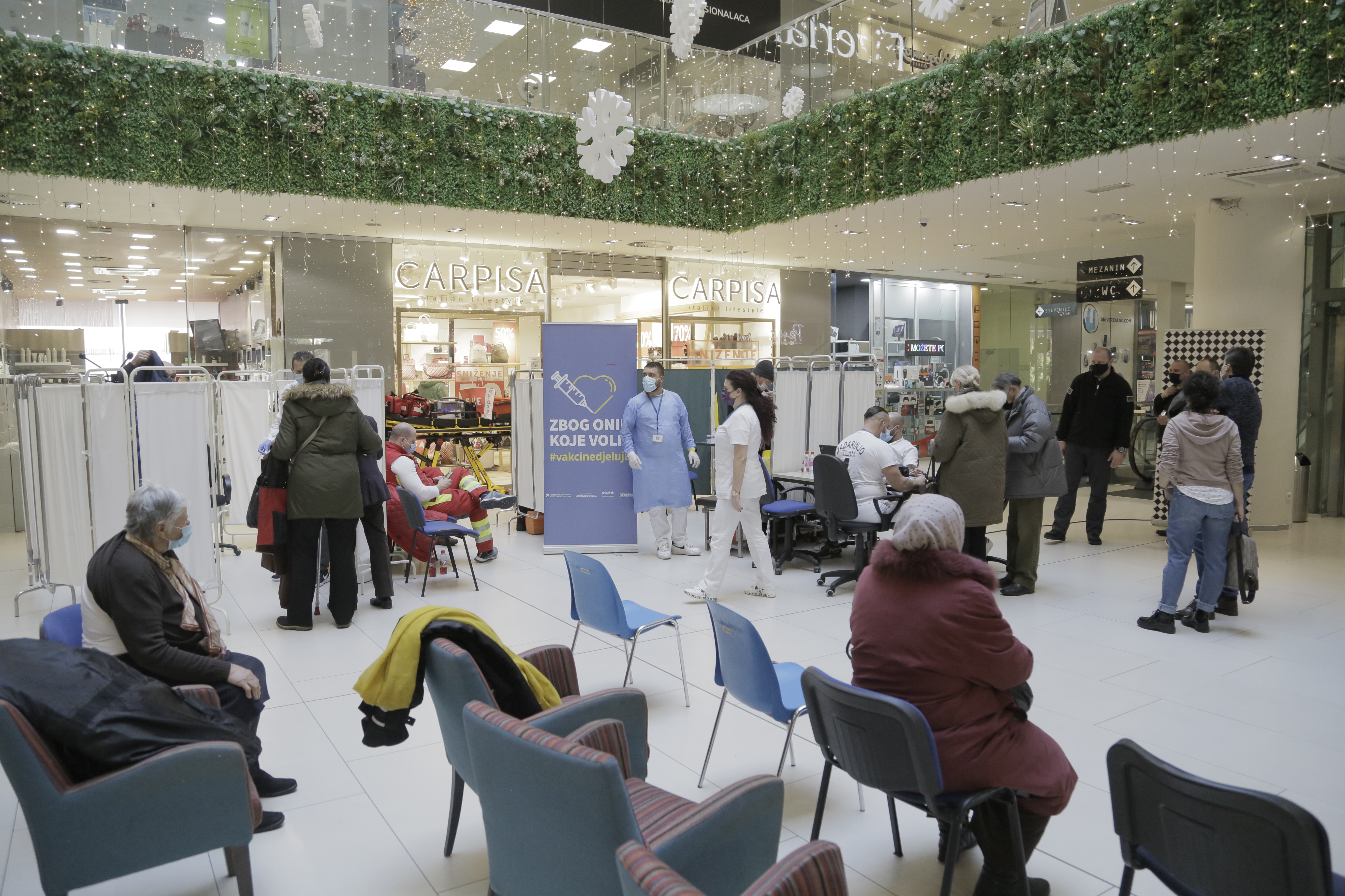 Sarajevo: U Importanne centru jučer vakcinisano oko 200 građana, nastavljaju i danas