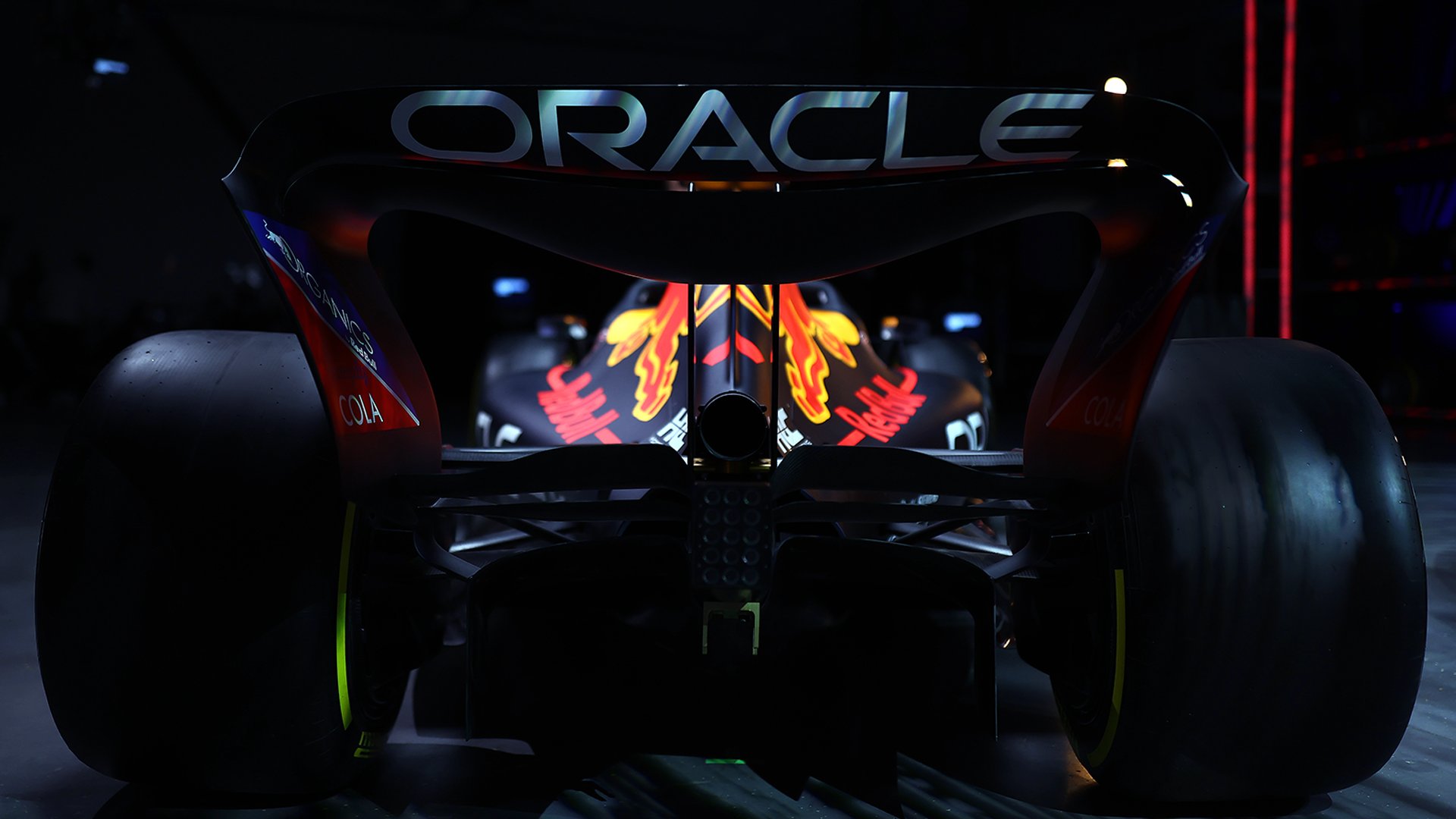 1644425061-2022-Red-Bull-RB18-studio-photo-rear-Photo-Red-Bull-1