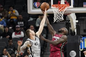1645038723-2022-02-04T012243Z_1540362612_MT1USATODAY17613703_RTRMADP_3_NBA-MIAMI-HEAT-AT-SAN-ANTONIO-SPURS-300x200.jpg