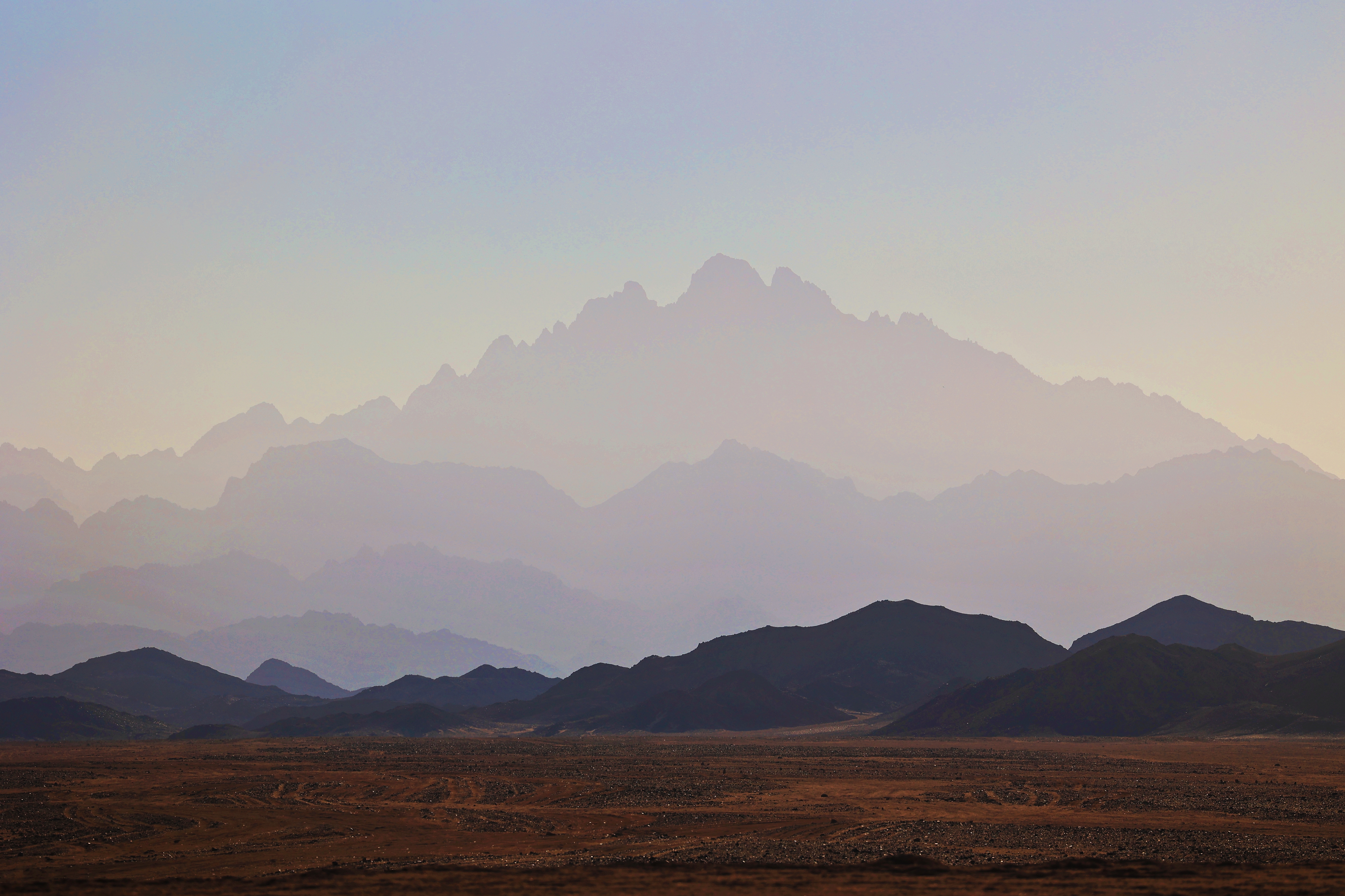 F. Z./N1 - Pogled iz pustinje na planine