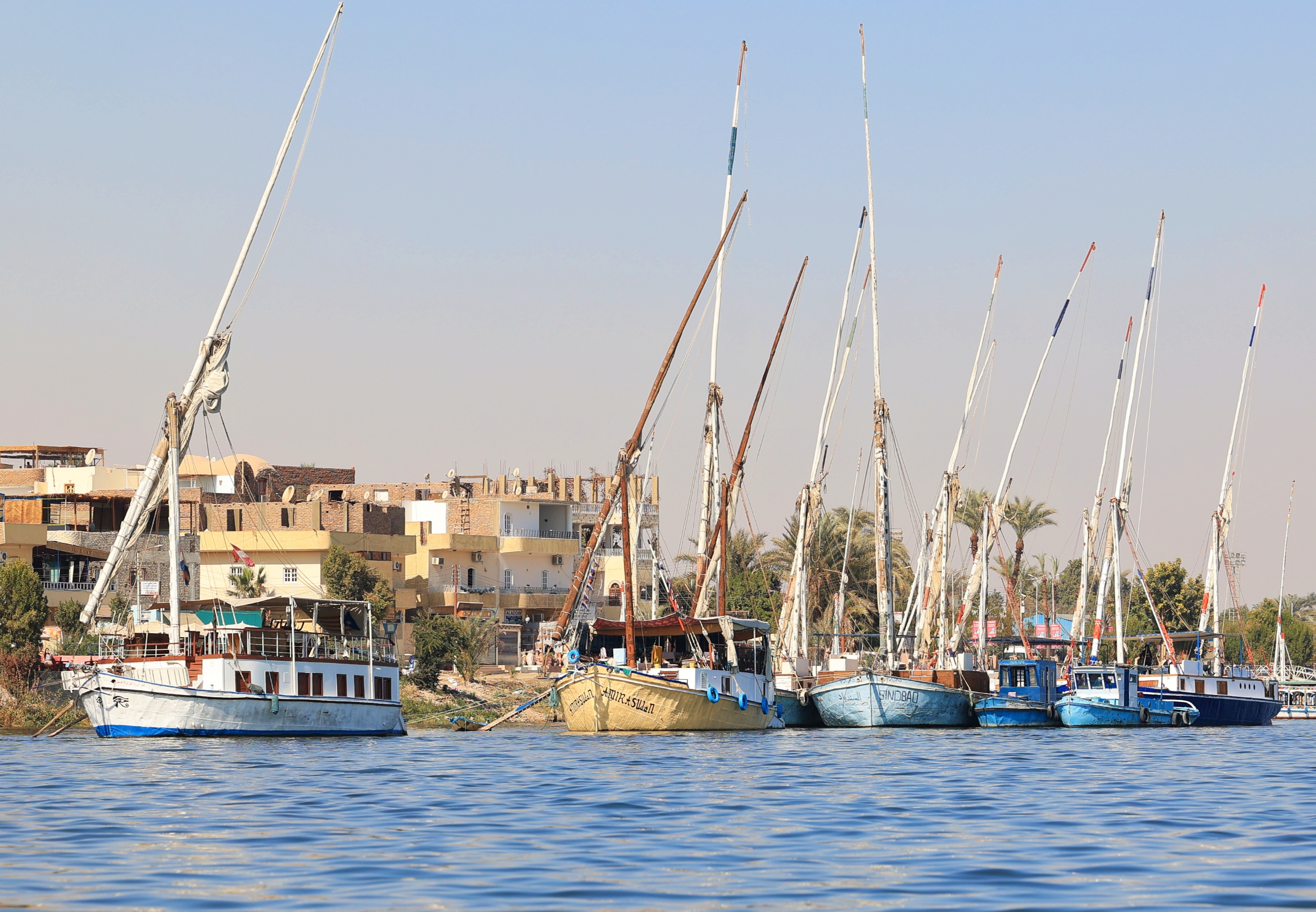 F. Z./N1 - Pogled na Luxor s Nila