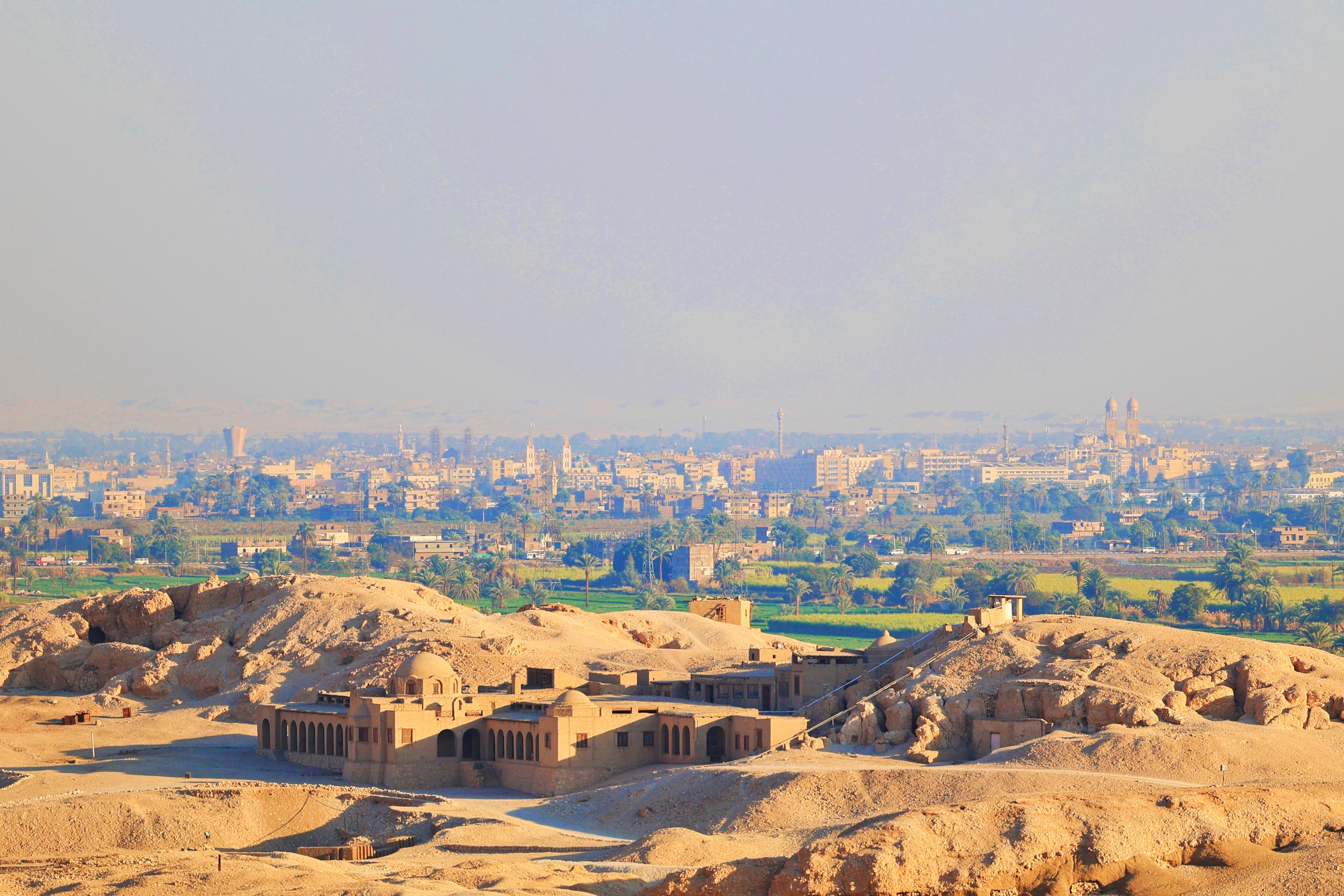 F. Z./N1 - Pogled na Luxor s hrama kraljice Hatshepsut