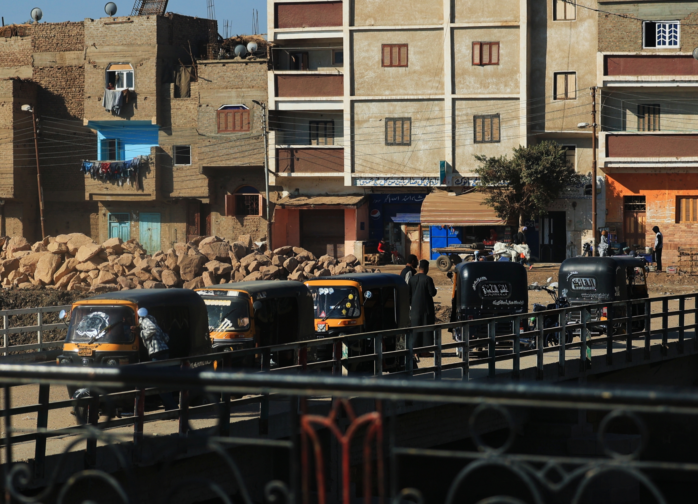 F. Z./N1 - Ulice Egipta od Hurghade do Luxora