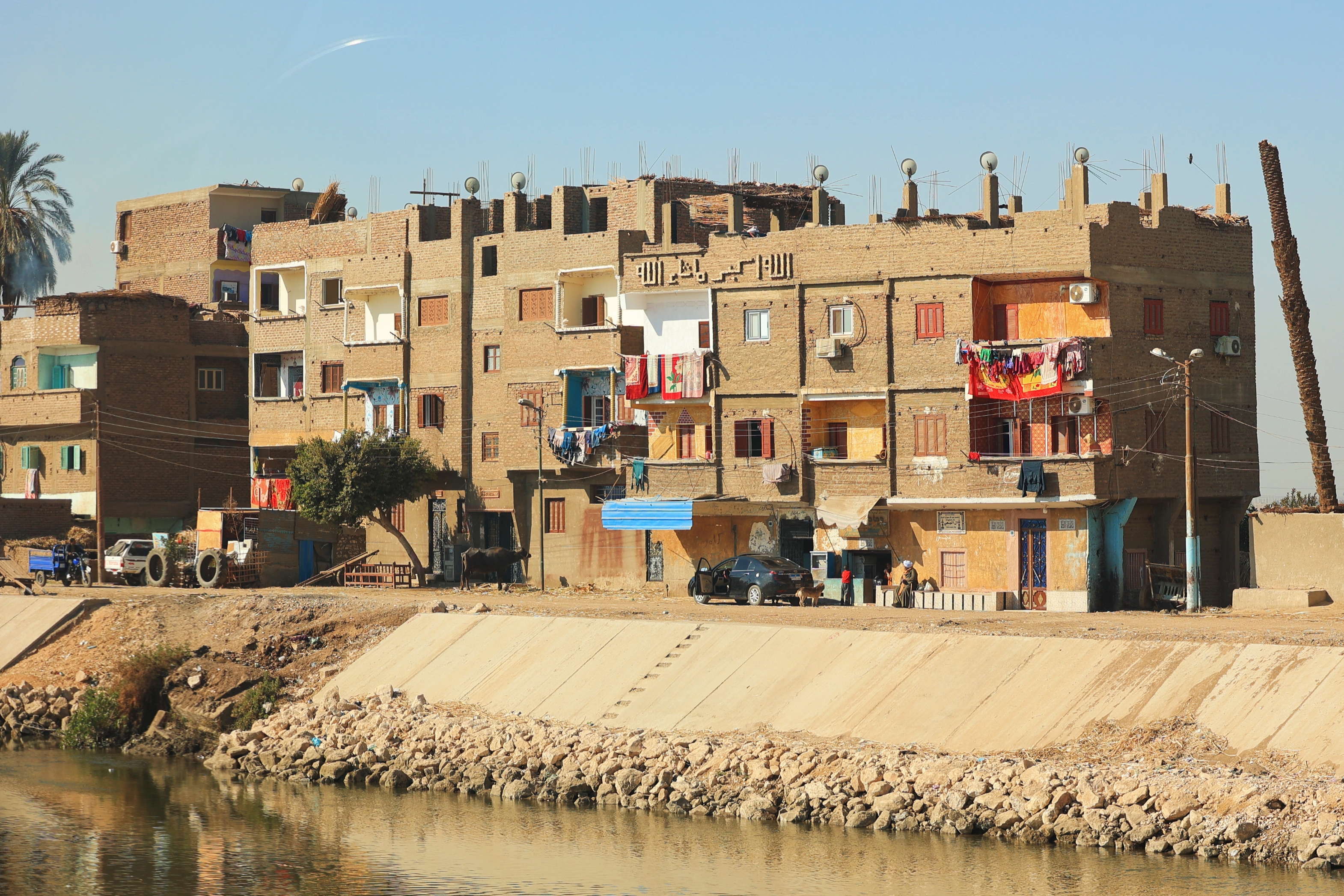 F. Z./N1 - Ulice Egipta od Hurghade do Luxora