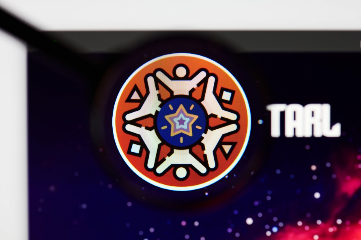 Milan, Italy - January 11, 2022: starlink - STARL website's hp.  starlink, STARL coin logo visible through a loope. Defi, ntf, cryptocurrency concepts