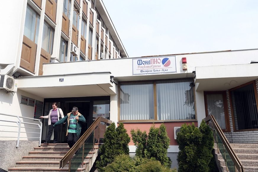 fond-PIO-foto-G-SURLAN-1-872x581