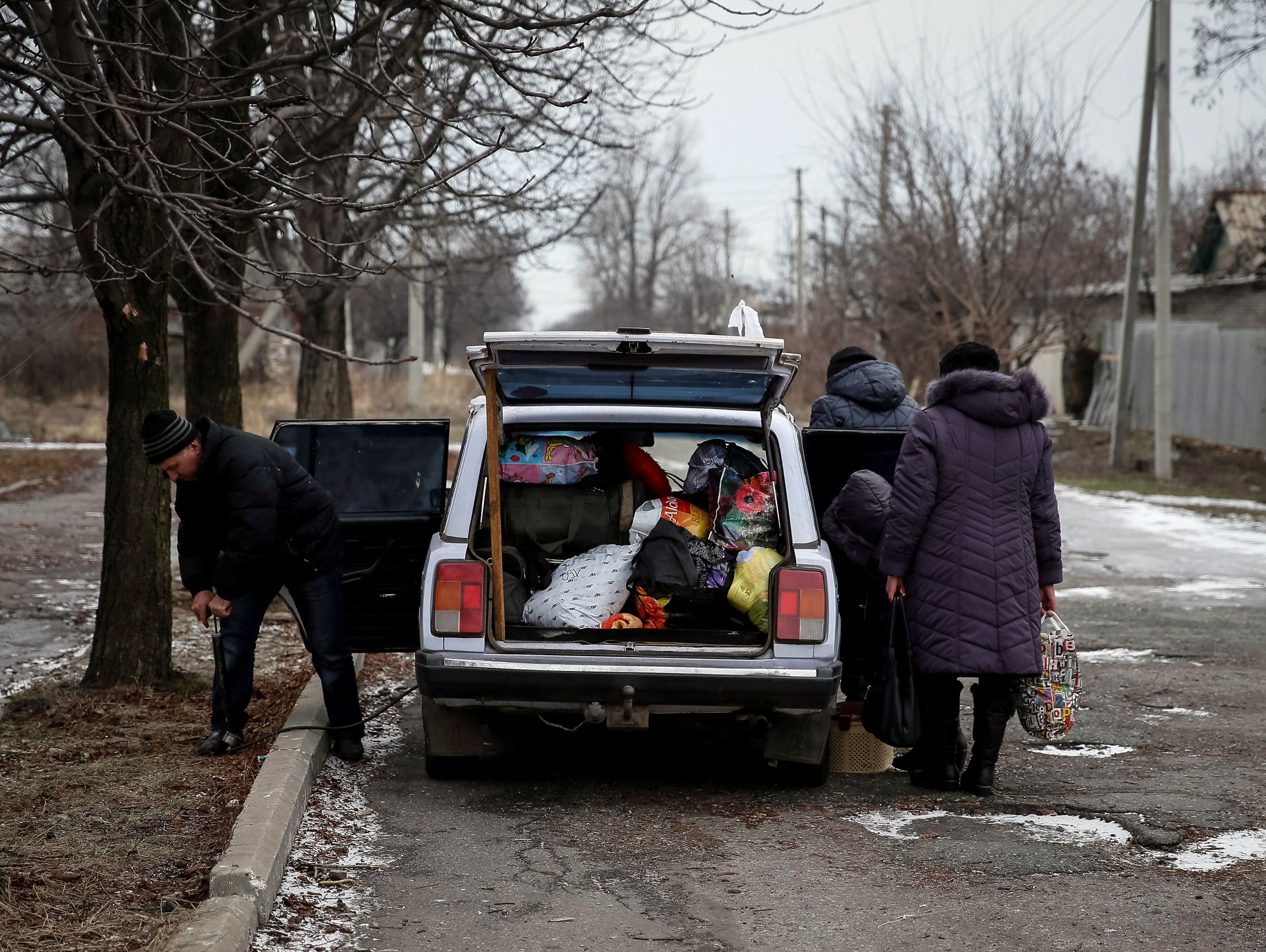 FILE PHOTO: Local residents prepare to flee the conflict in Debaltseve