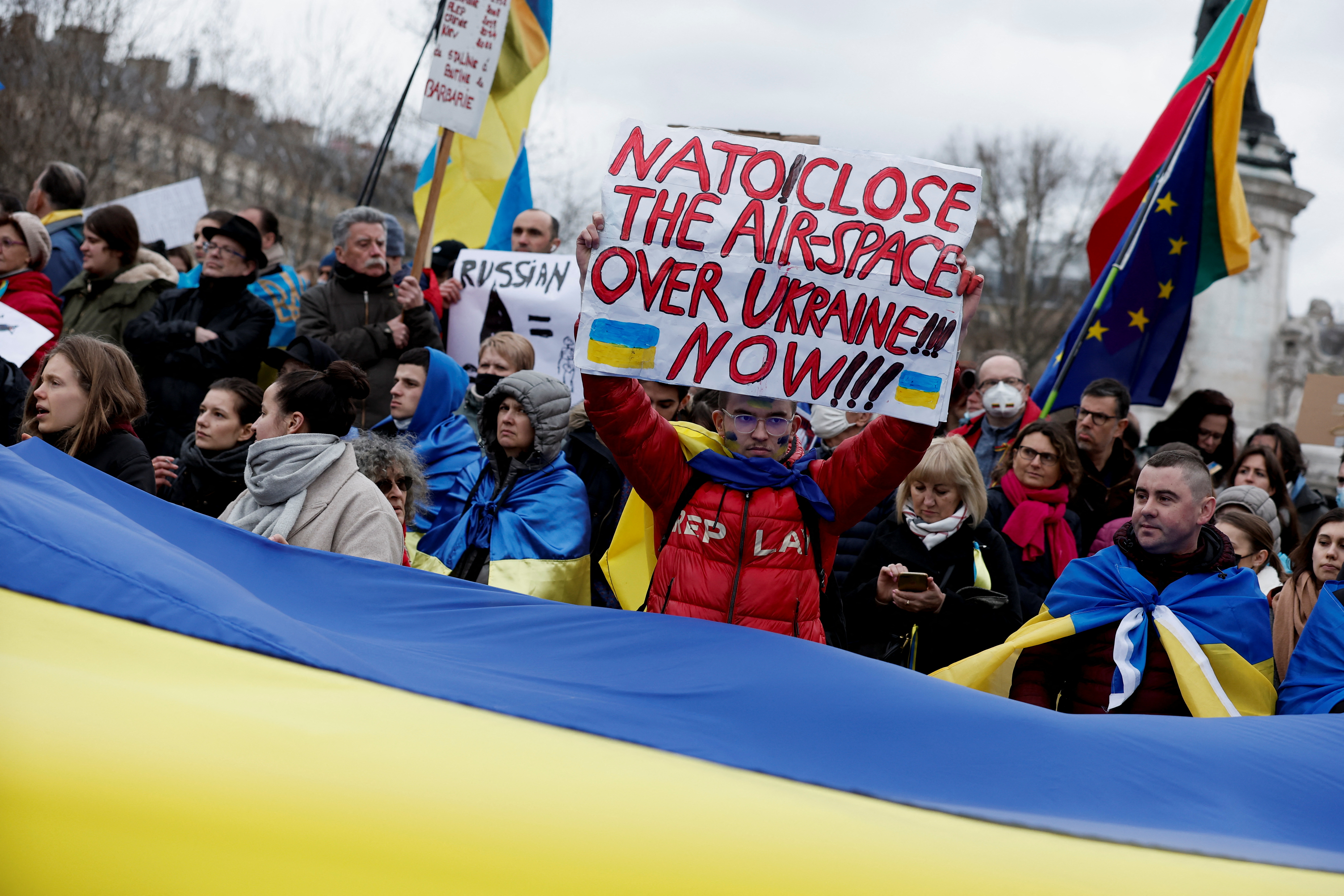 Protest against the Russian invasion of Ukraine, in Paris