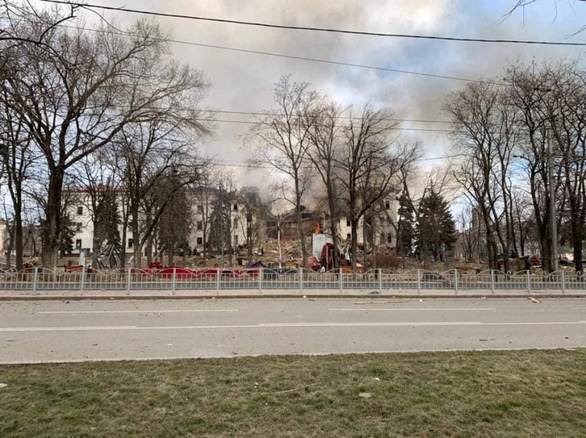 Uništeno pozorište u Mariupolju