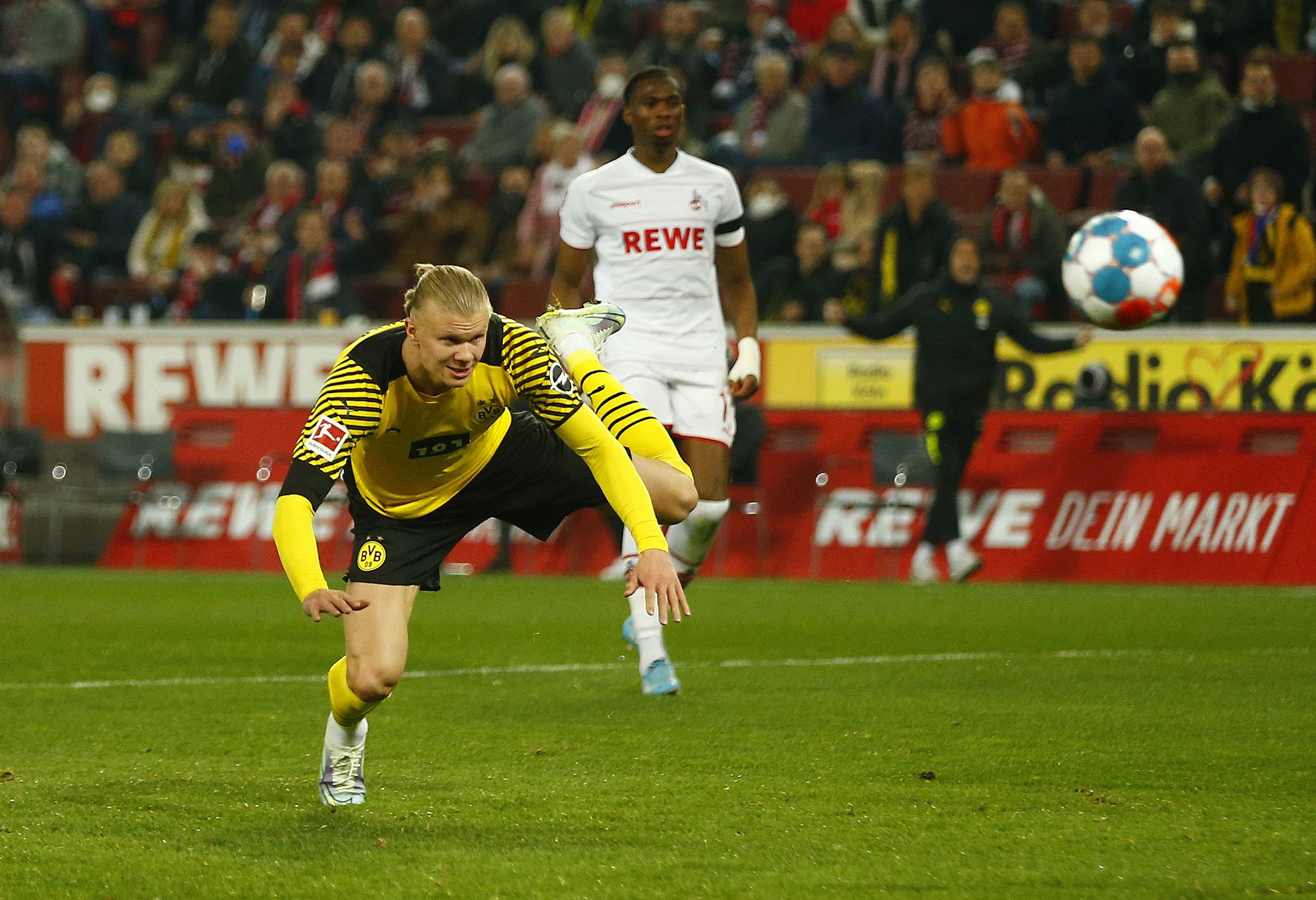 Bundesliga - FC Cologne v Borussia Dortmund