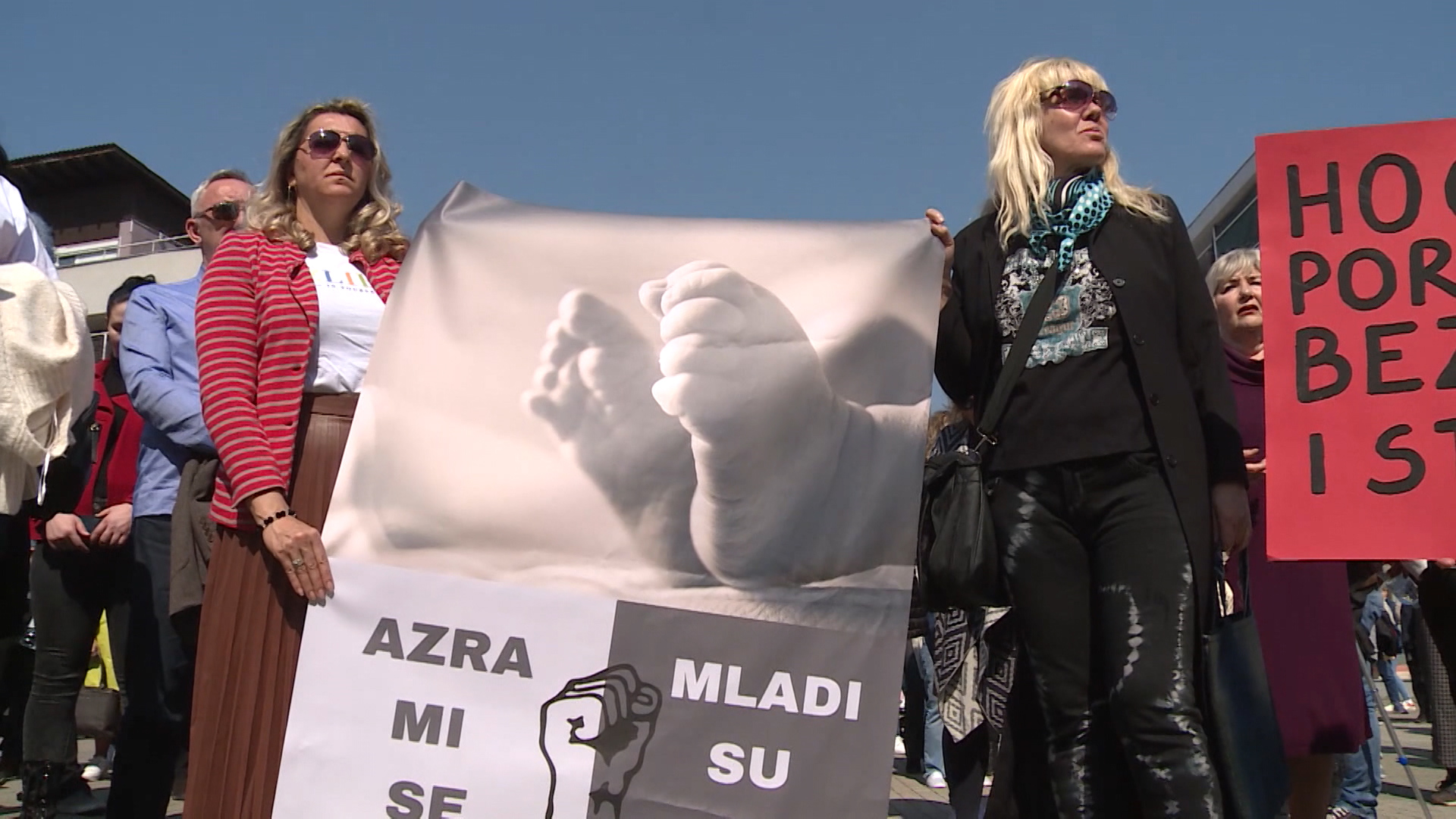 Protest u Bihaću zbog smrti porodilje i njene bebe