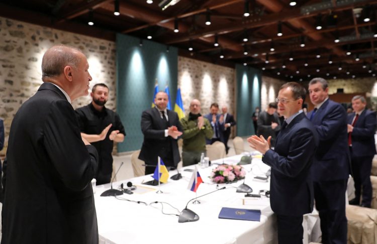 1648540201-2022-03-29T072648Z_1372014980_RC27CT9IHJWI_RTRMADP_3_UKRAINE-CRISIS-TURKEY-TALKS-750x486