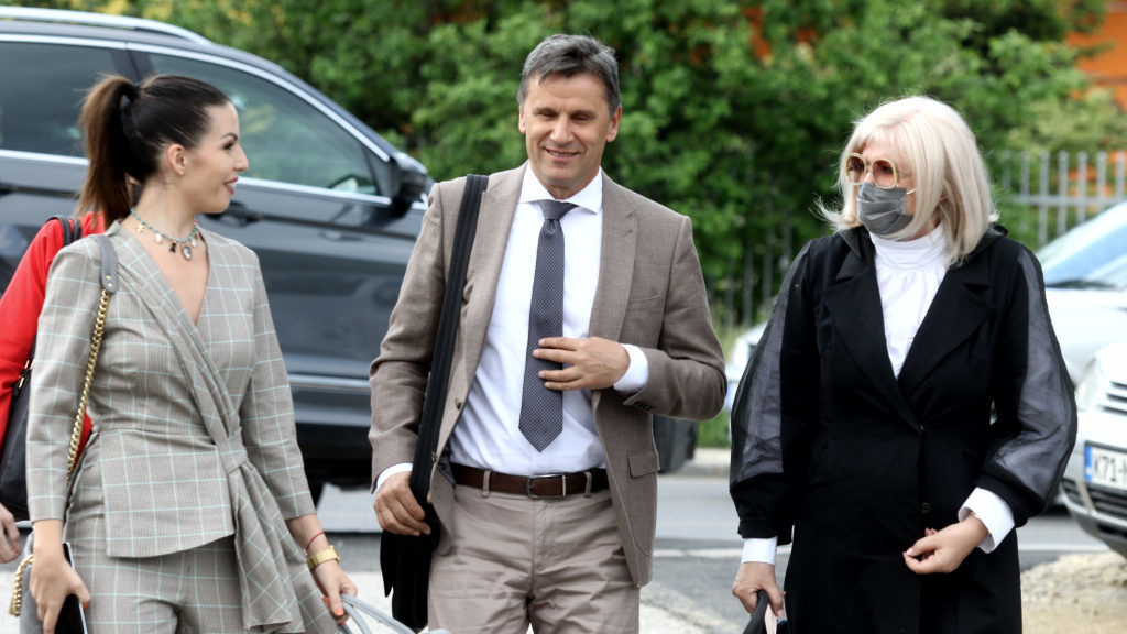 Fadil Novalić s braniteljicama