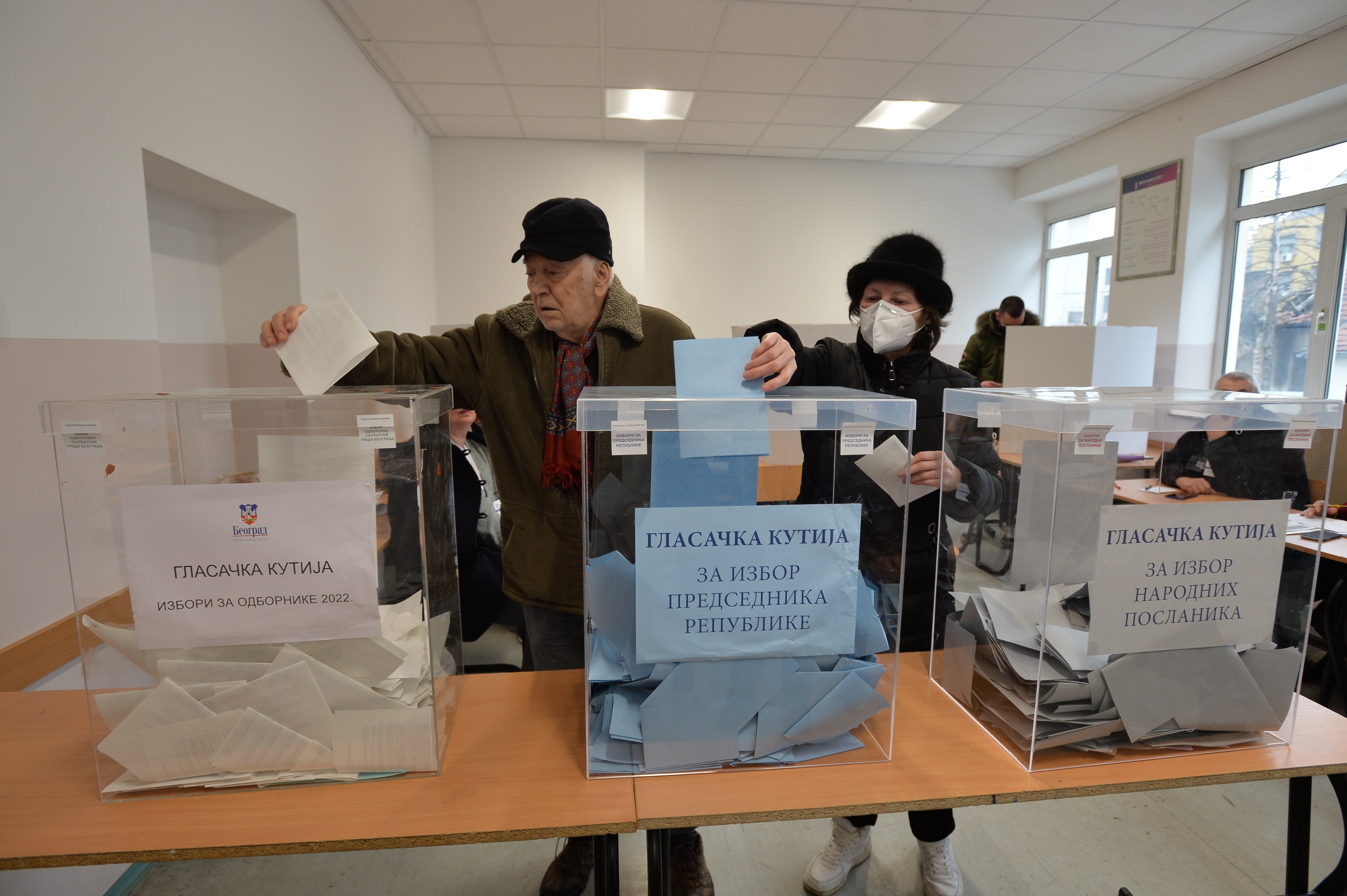 GLASANJE NA BIRACKOM MESTU