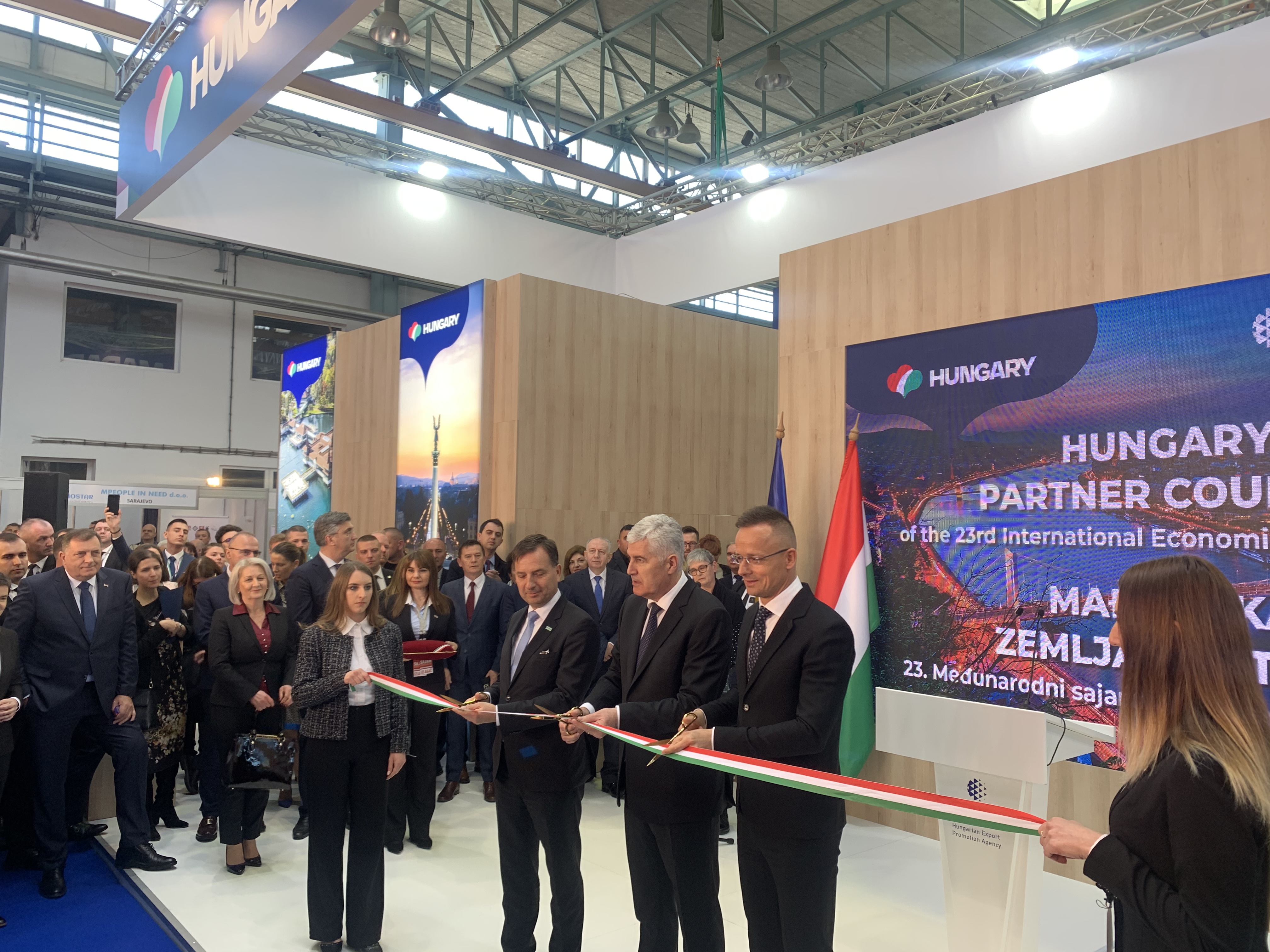 3E9E7F39-7A9F-4075-AEA0-A58B43A4C8BB