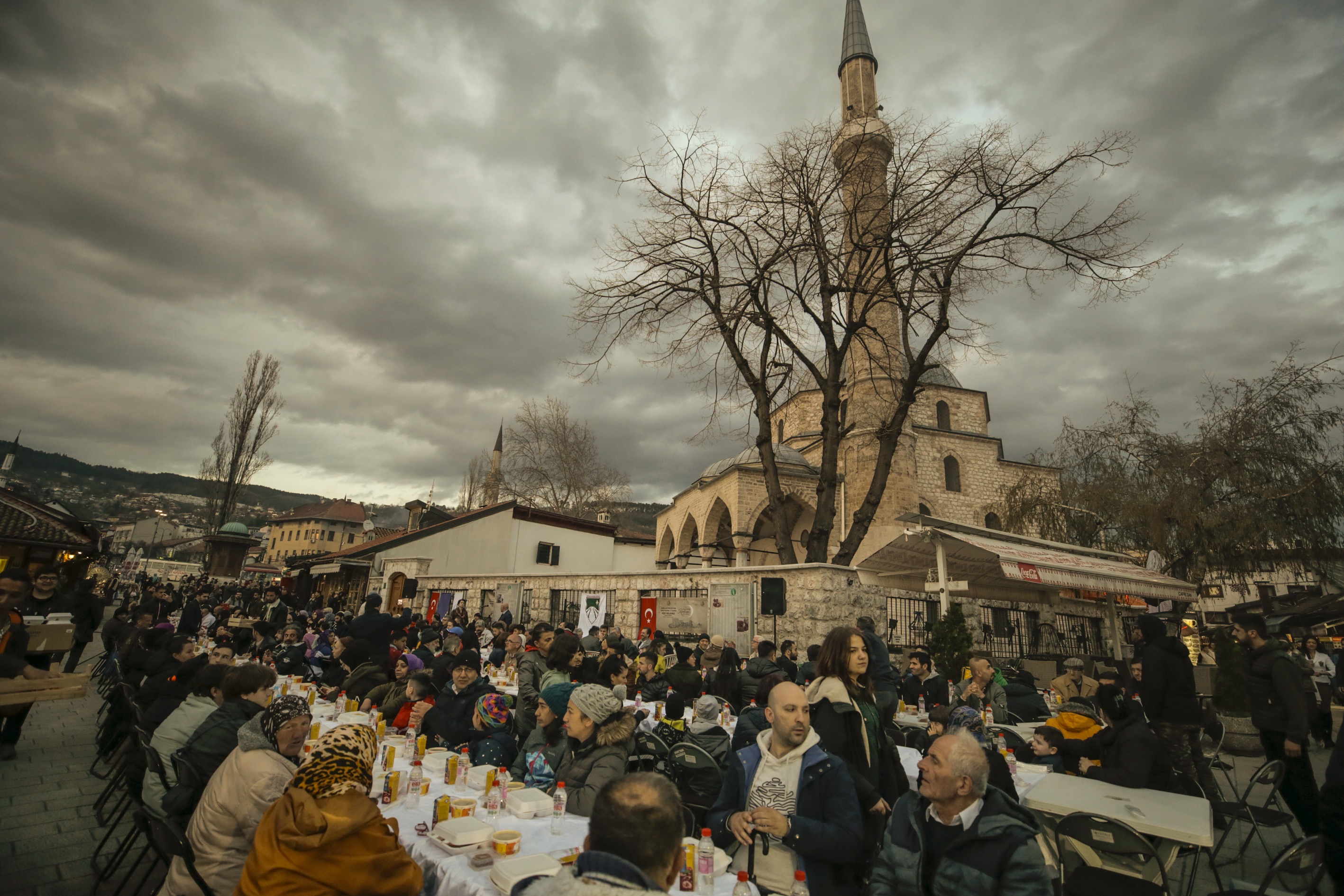 Jačanje bratskih odnosa BiH i Turkiye: U Sarajevu organiziran iftar na otvorenom
