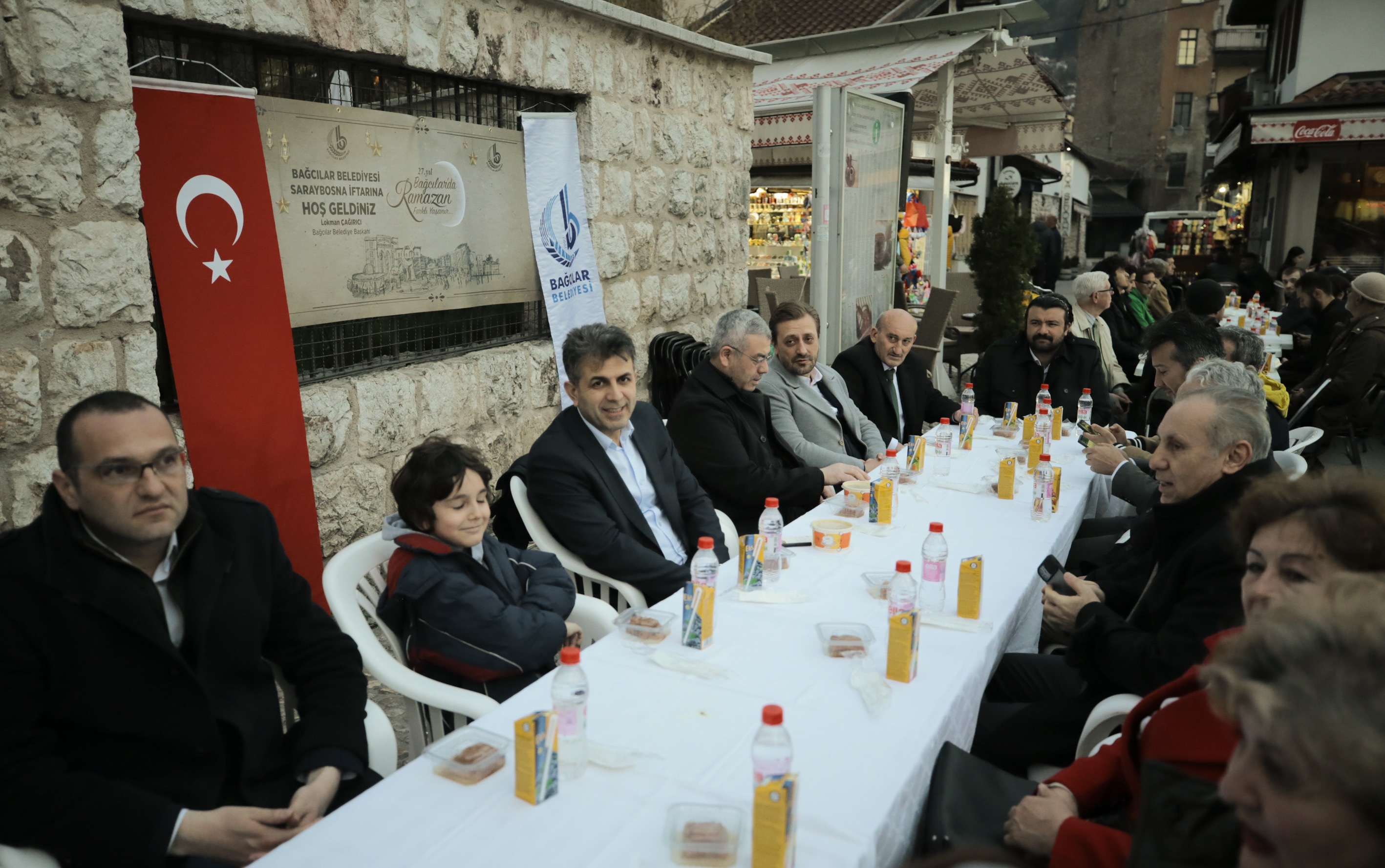 Jačanje bratskih odnosa BiH i Turkiye: U Sarajevu organiziran iftar na otvorenom