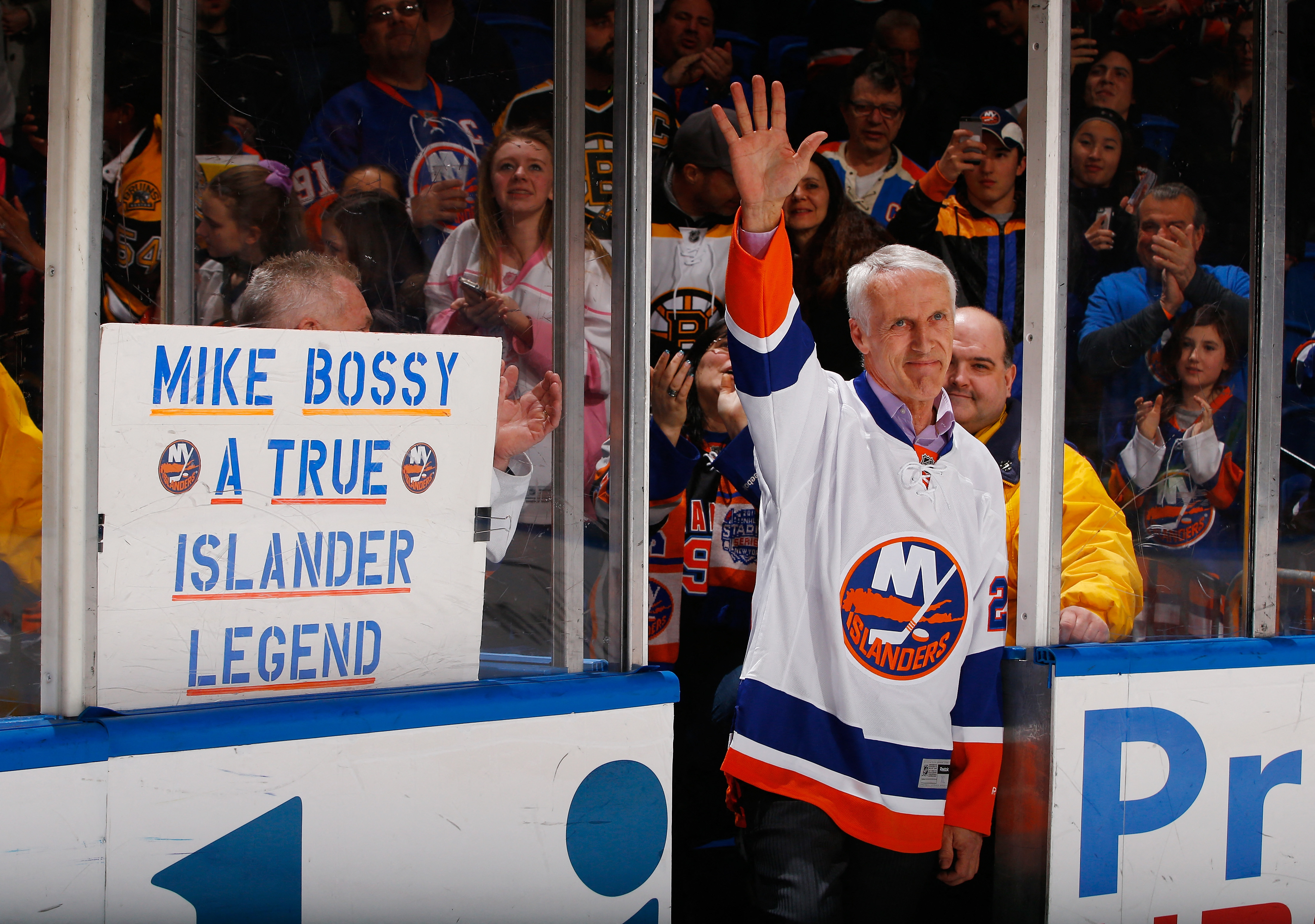 FILES-IHOCKEY-NHL-ISLANDERS-BOSSY