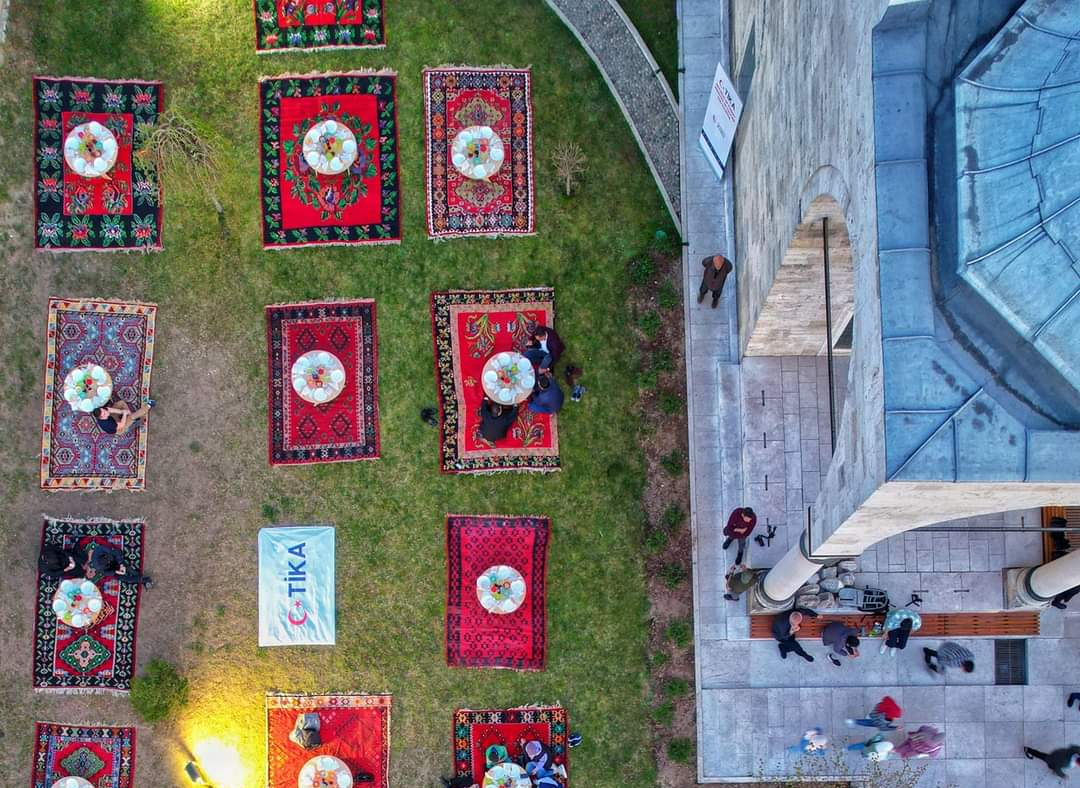 Iftara ispred banjalučke džamije Ferhadija