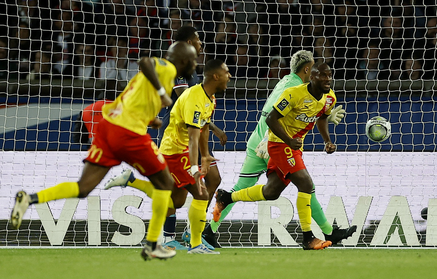 REUTERS/Christian Hartmann