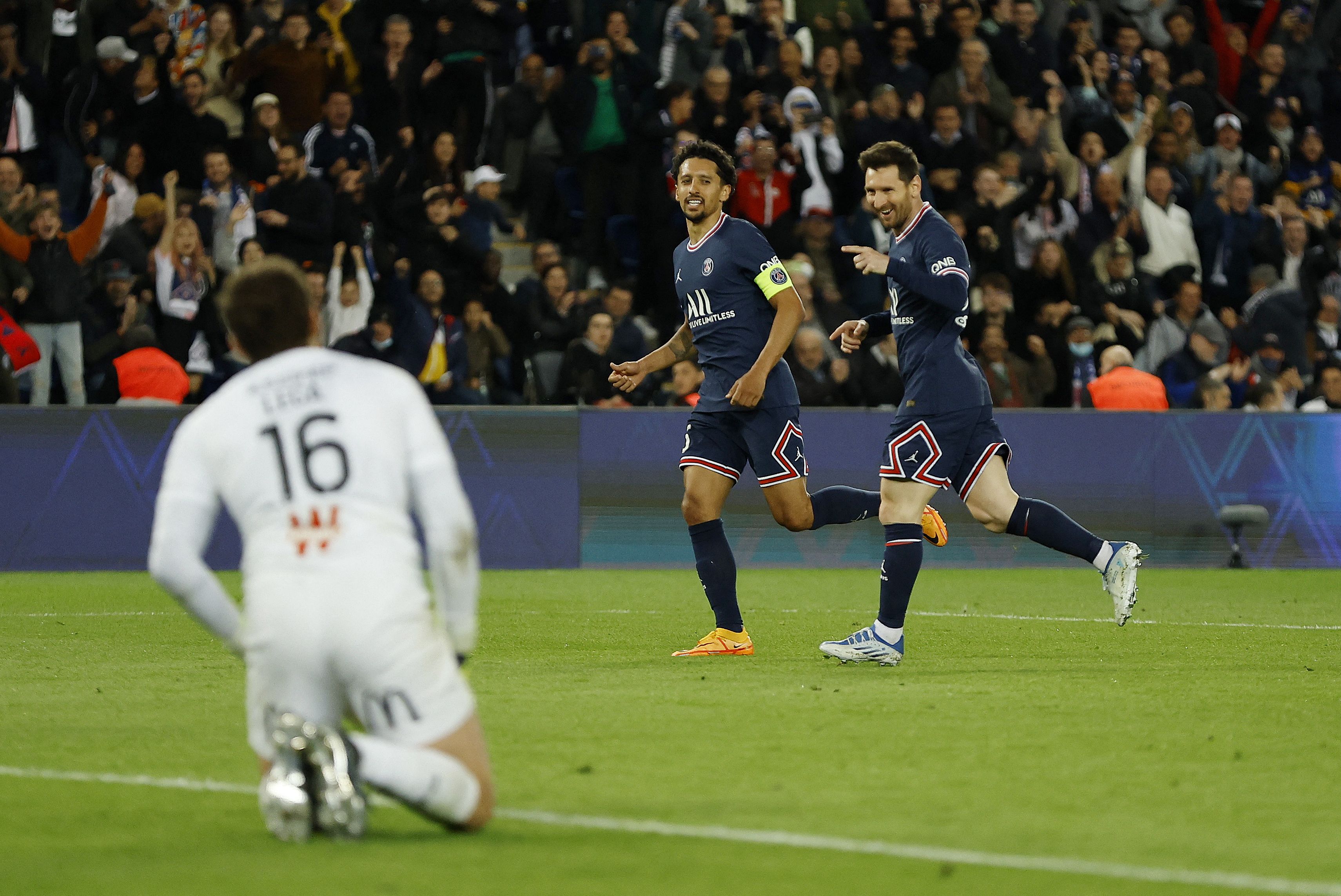 REUTERS/Christian Hartmann