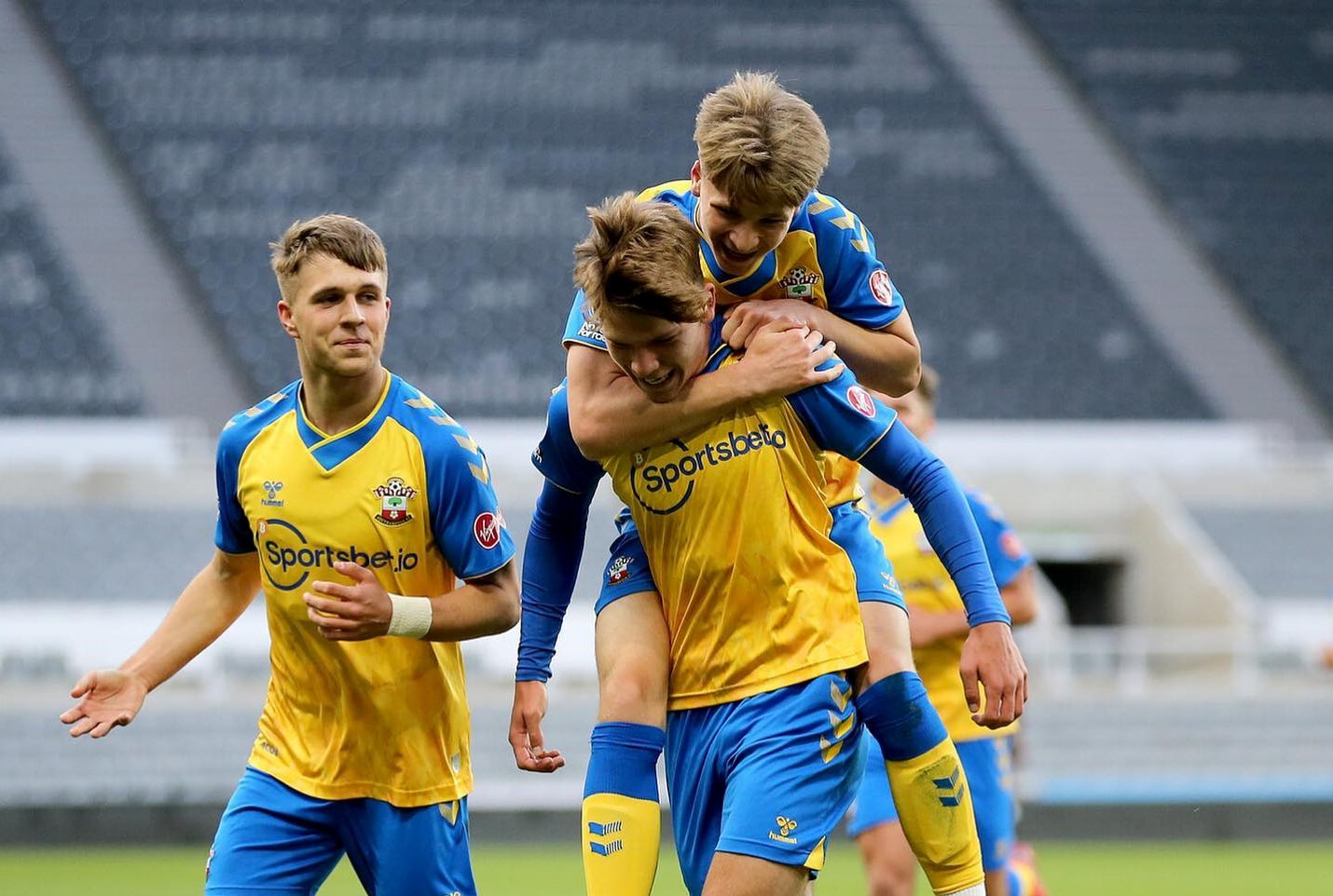 279268654_956733684998745_7456193205812531232_n