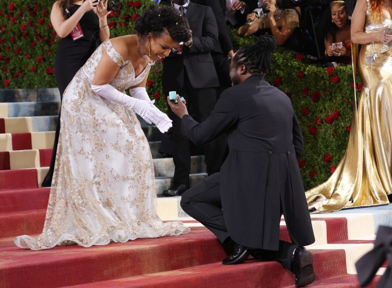 1651573827-2022-05-03T014920Z_409949341_HP1EI530525B2_RTRMADP_3_FASHION-MET-GALA-768x565