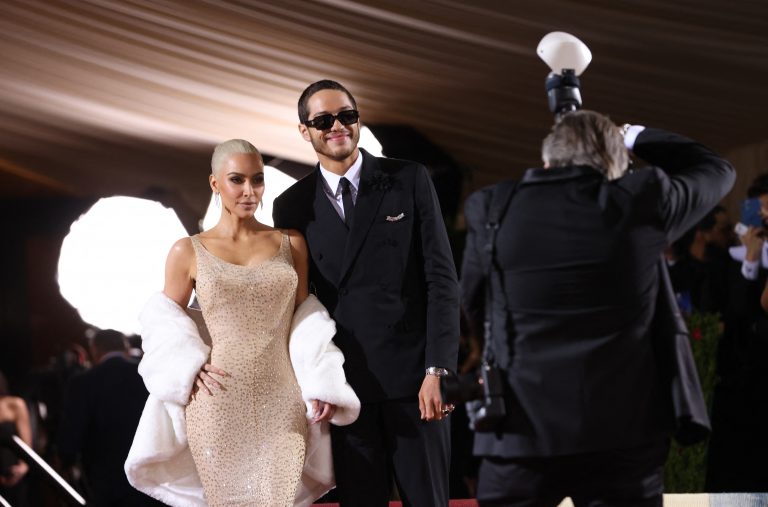 1651574351-2022-05-03T013339Z_1434761259_HP1EI5304BYAC_RTRMADP_3_FASHION-MET-GALA-768x507