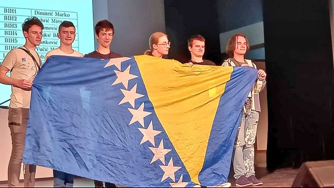 64c6c2009c6dd734d3530c988c7cc437_XL