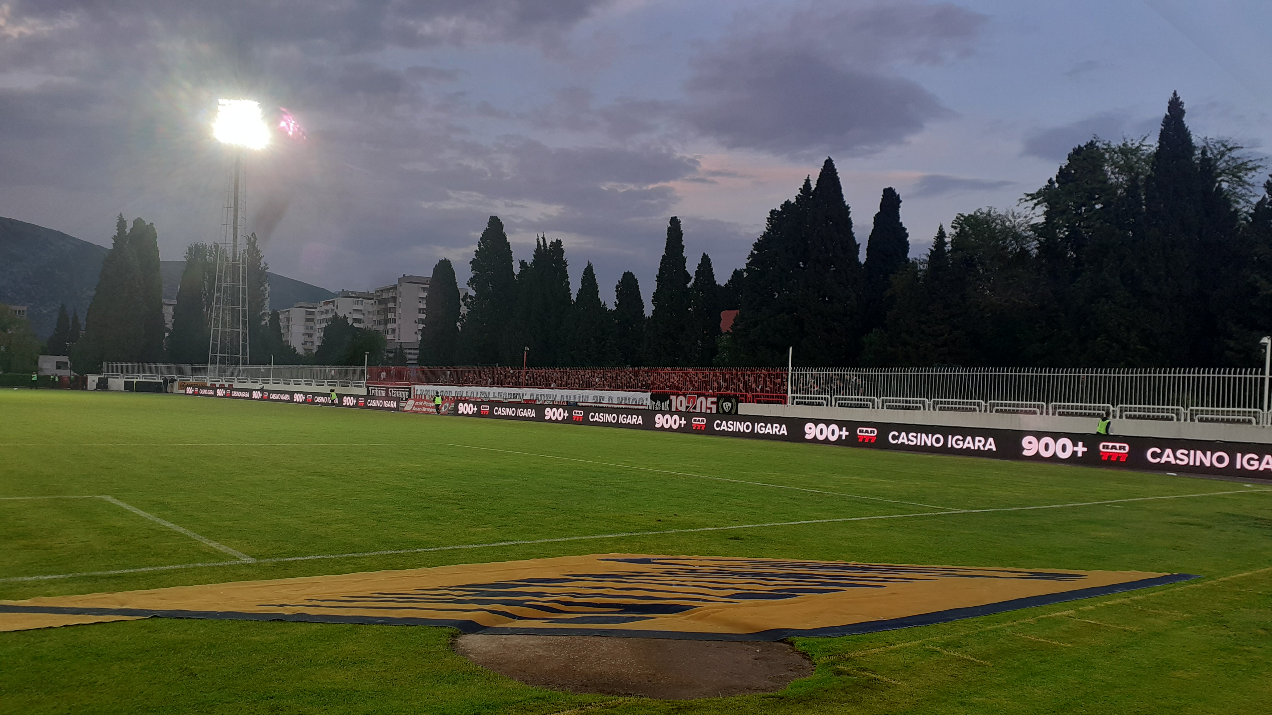 Stadion pod bijelim brijeogom
