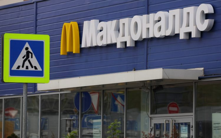 1652975675-2022-05-16T114402Z_585991319_RC2B8U960UJK_RTRMADP_3_UKRAINE-CRISIS-MCDONALD-S-CORP-750x471
