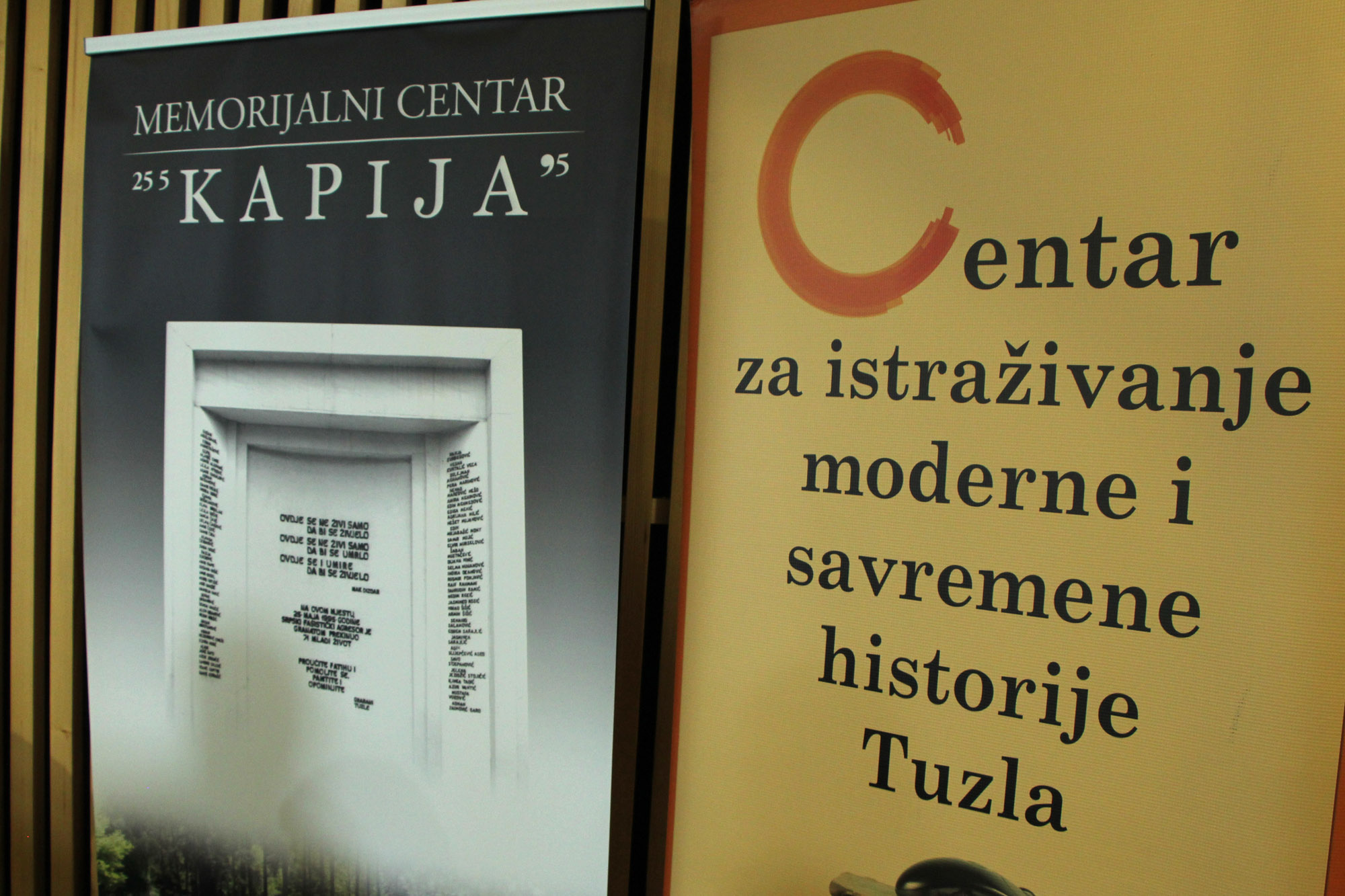 BiH: Održan okrugli stol “Tuzlanska Kapija – ubijanje mladosti 1995. godine – nekažnjeni zločin”