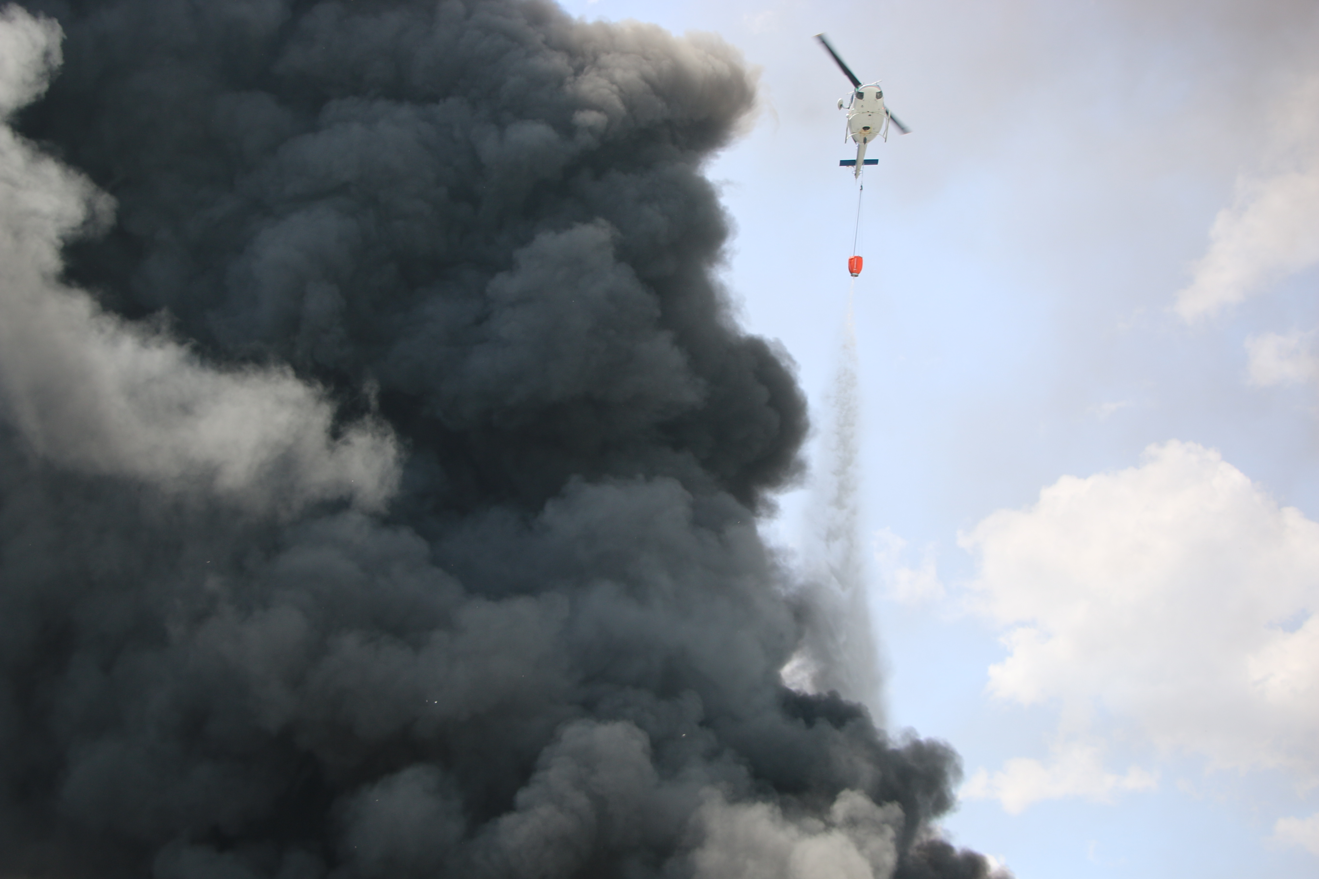 Sjeverna Makedonija: Veliki požar u bivšoj fabrici u Tetovu