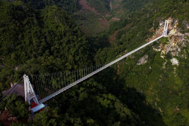 1653985182-2022-05-30T052533Z_1275148545_RC2JGU9EL44K_RTRMADP_3_VIETNAM-GLASS-BRIDGE-750x500