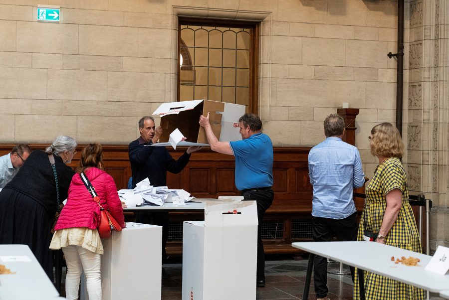 1654145505-2022-06-01T215634Z_1850714658_RC27JU9HKIQ5_RTRMADP_3_DENMARK-DEFENCE-REFERENDUM-900x602