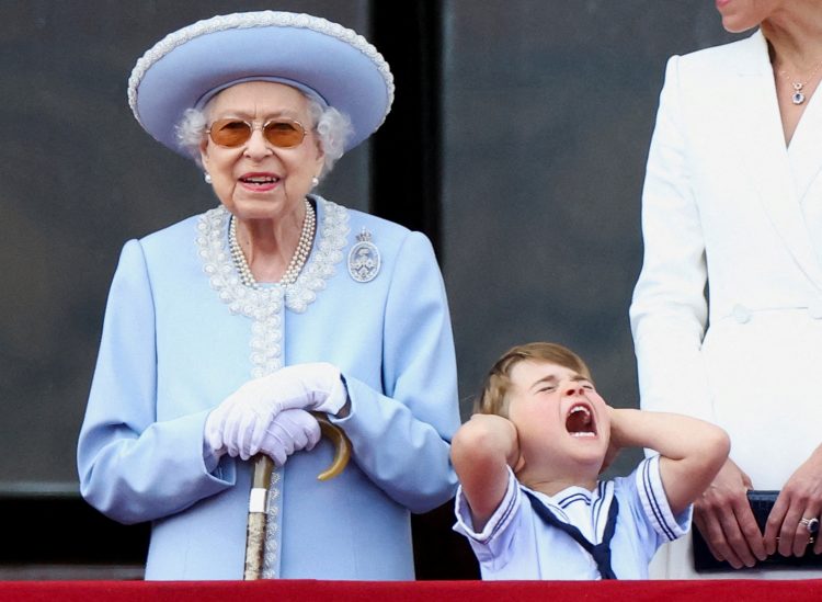 1654245957-1654238578-2022-06-02T164115Z_2105589734_RC2PJU9BUOQL_RTRMADP_3_BRITAIN-ROYALS-PLATINUM-JUBILEE-PARADE-750x549
