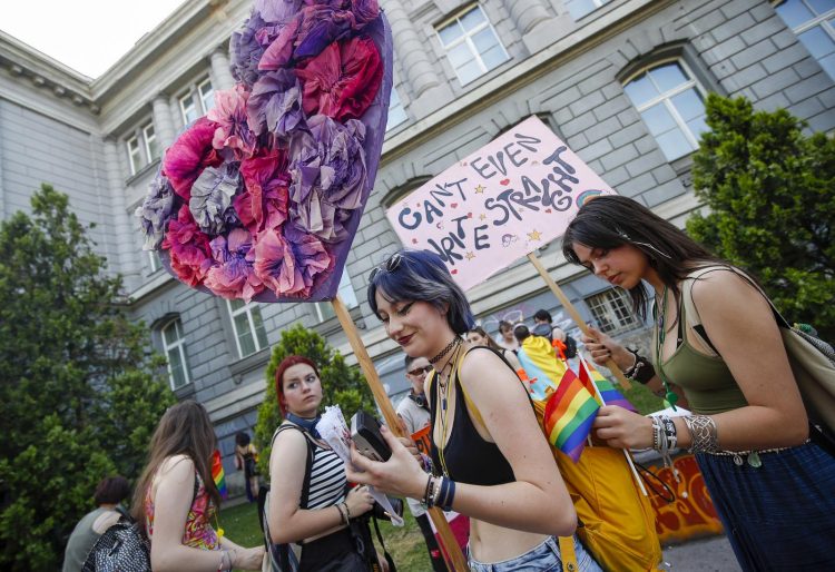 1654351736-PXL_040622_93876258-750x514