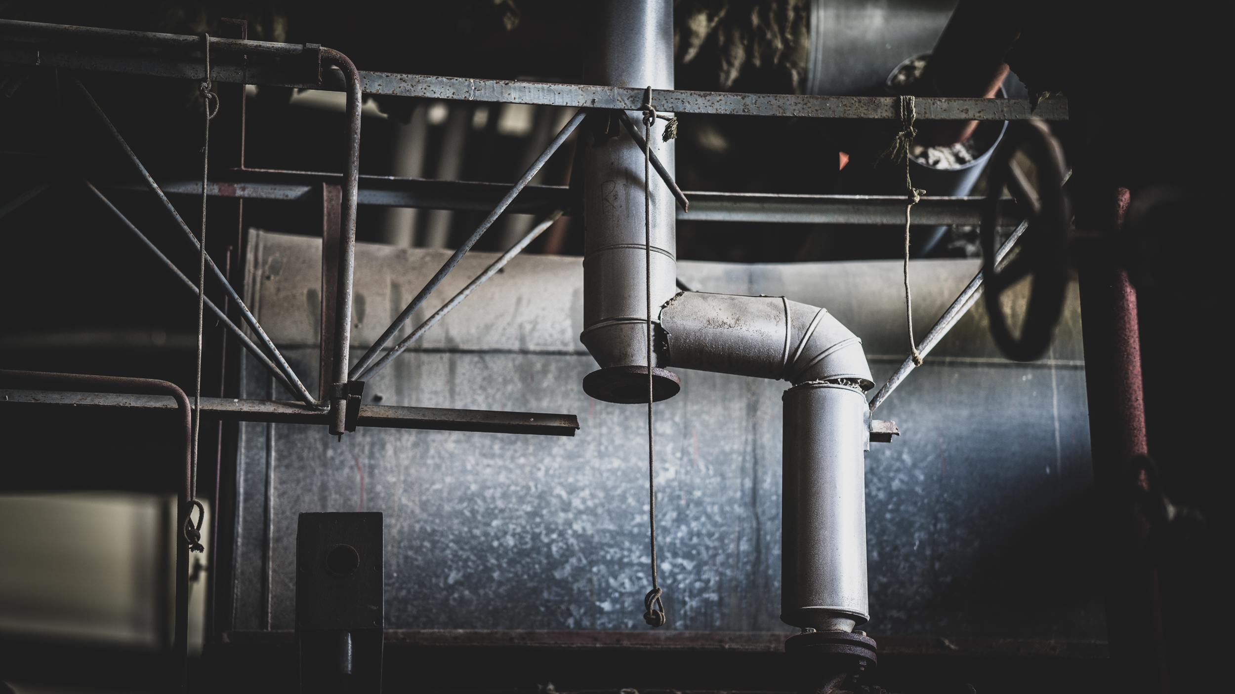 Potresne fotografije: U MC Potočari pronađeni konopci pomoću kojih su izbjeglice pokušale izvršiti samoubistvo