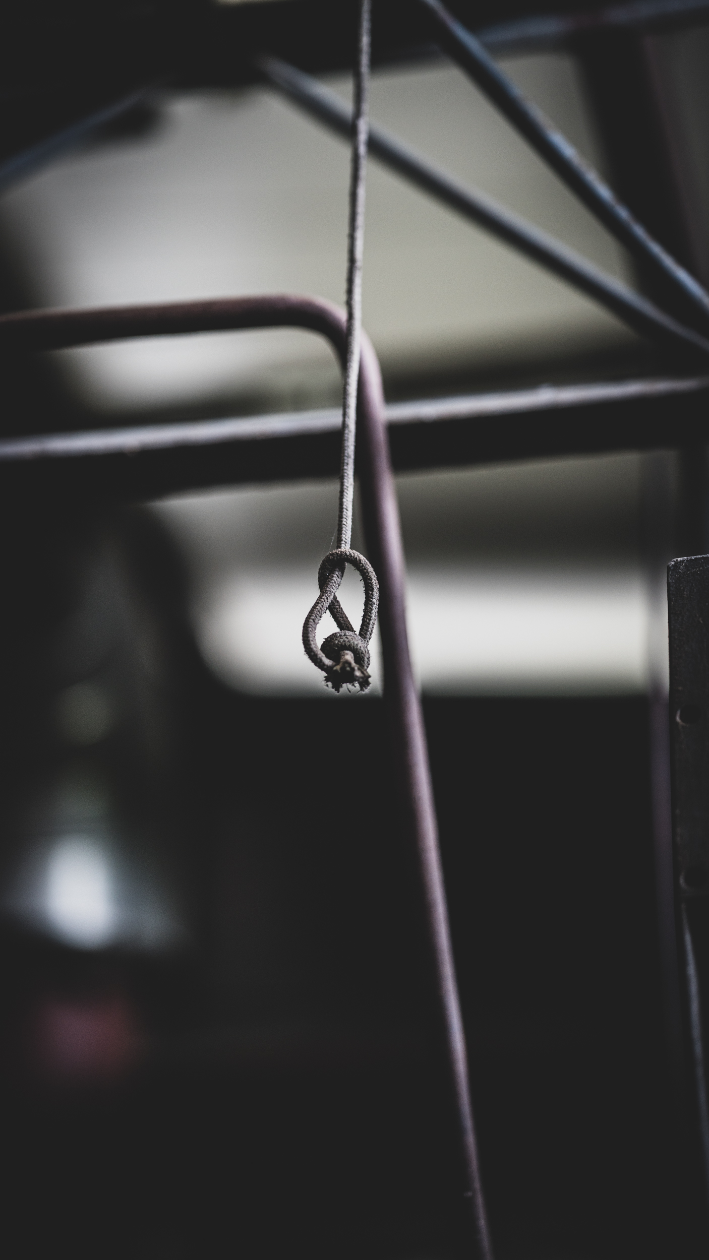 Potresne fotografije: U MC Potočari pronađeni konopci pomoću kojih su izbjeglice pokušale izvršiti samoubistvo