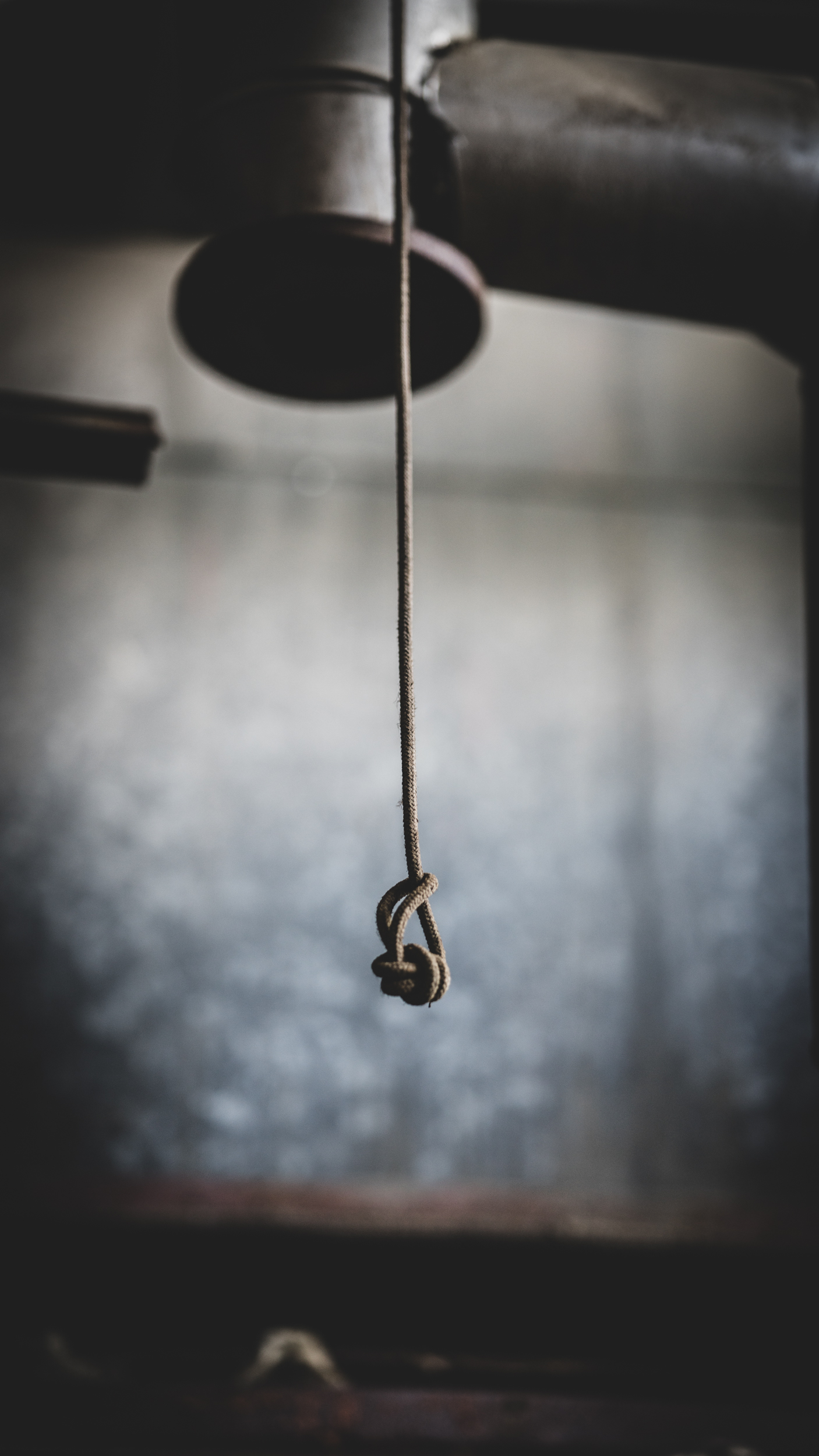 Potresne fotografije: U MC Potočari pronađeni konopci pomoću kojih su izbjeglice pokušale izvršiti samoubistvo