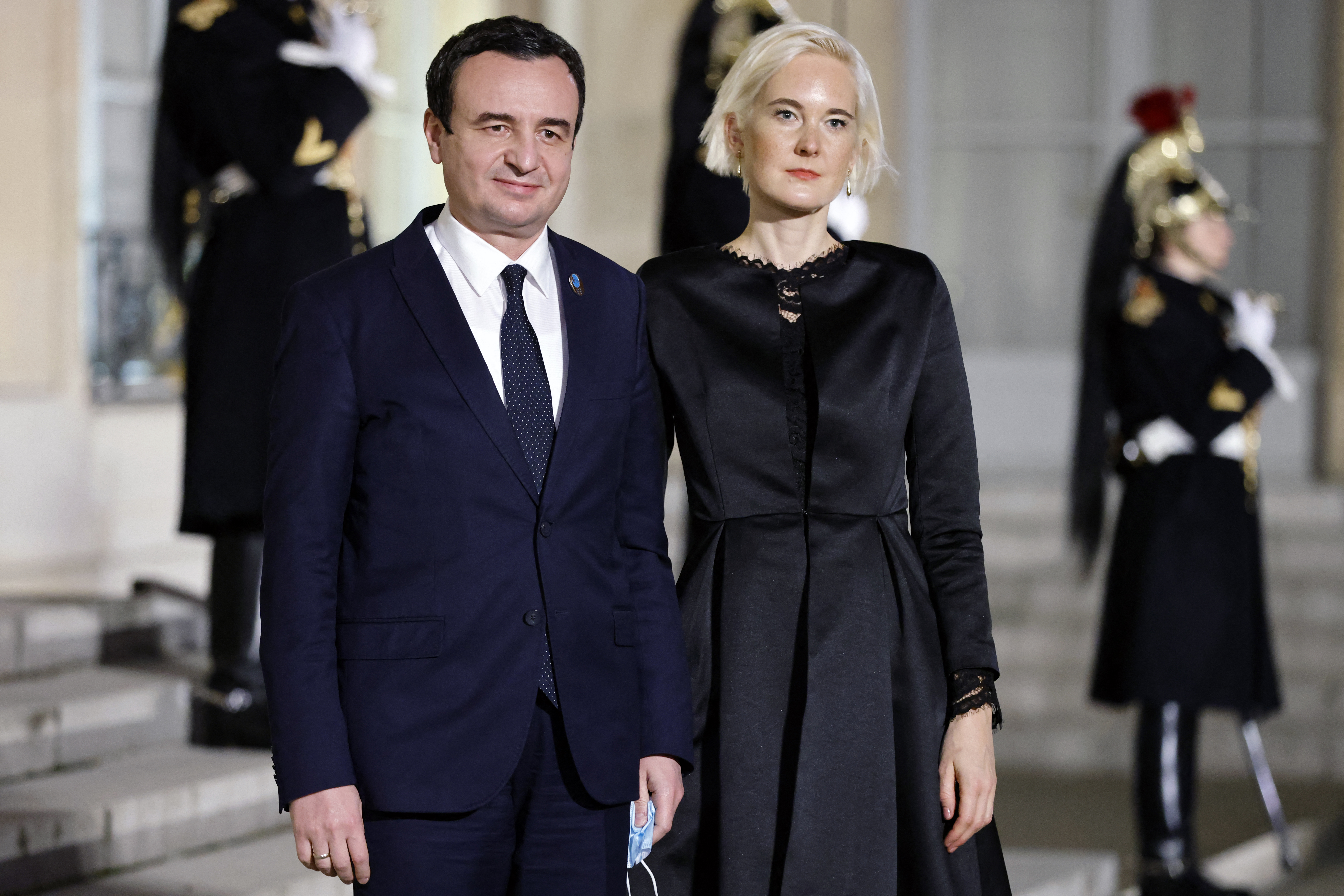 Aljbin Kurti sa suprugom