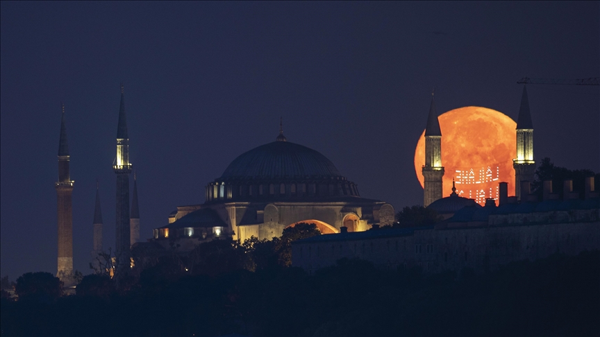 istanbul mjesec