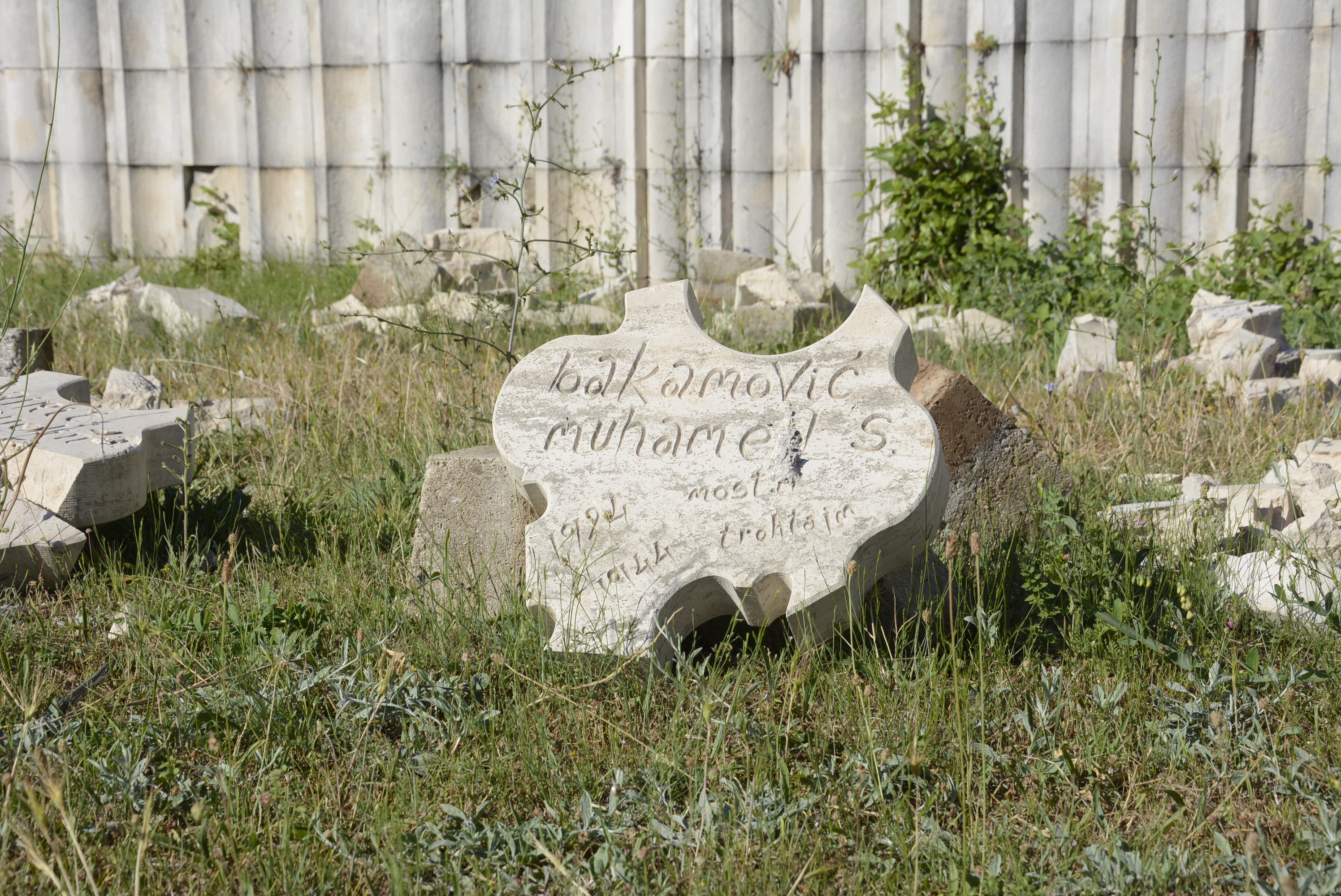 BiH: Novi napad na Partizansko groblje u Mostaru, uništene gotovo sve spomen ploče