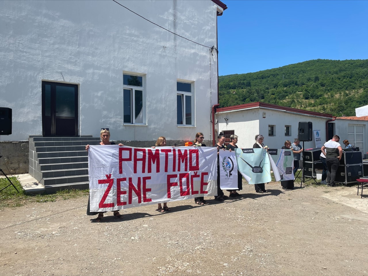 Žene u crnom u Foči (N1)