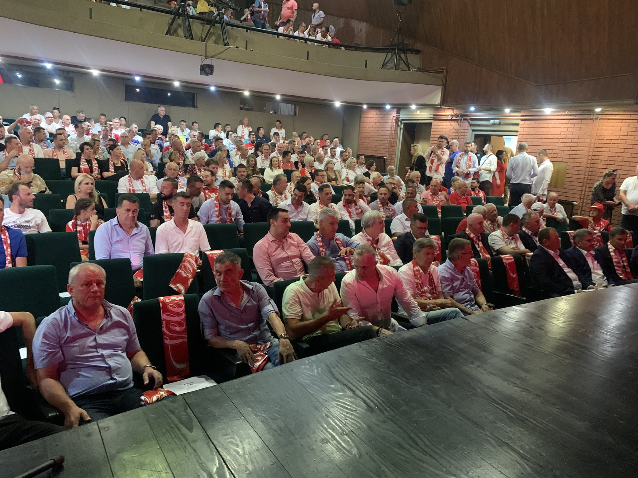 velež FWMpXmfXgAAksIR