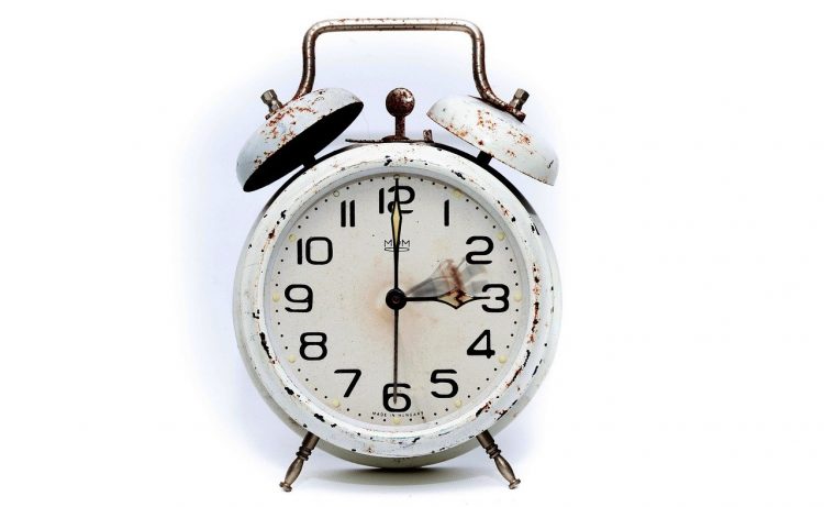 alarm-clock-2175382_1280-750x461