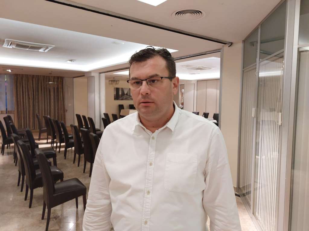 Knezović