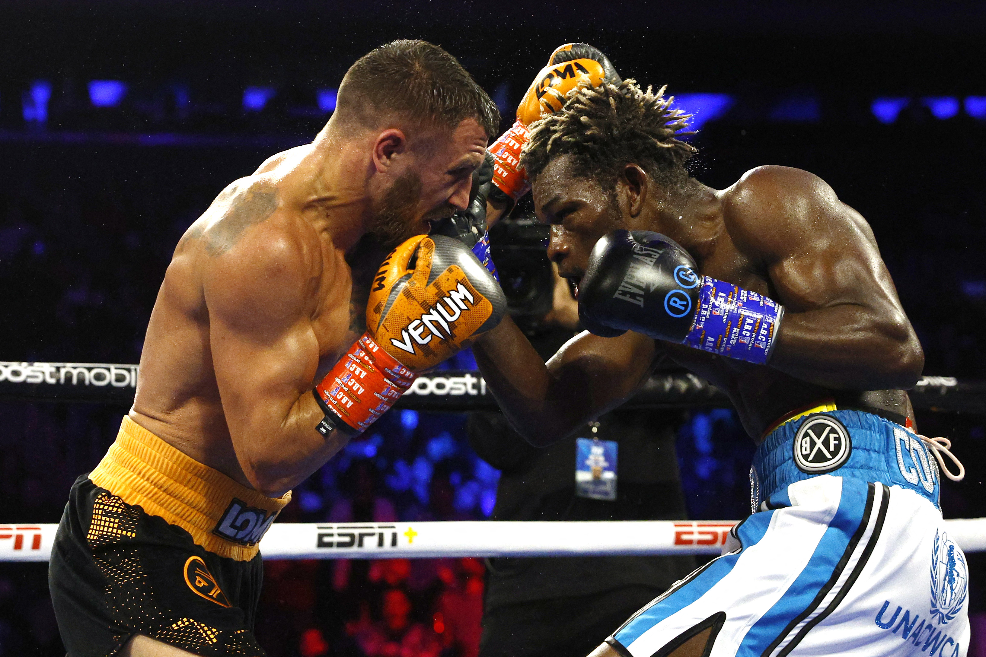 Vasiliy Lomachenko v Richard Commey