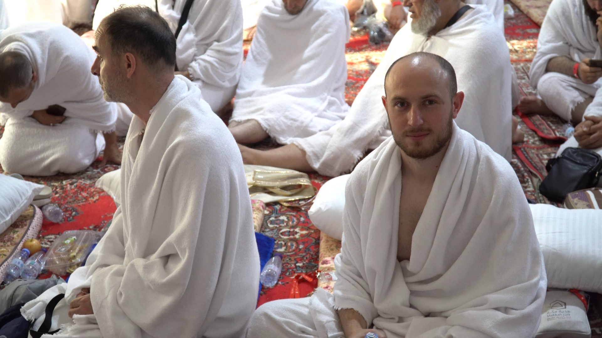 Nakon Arefata, hadžije na Muzdelifi, Mini i džemretima