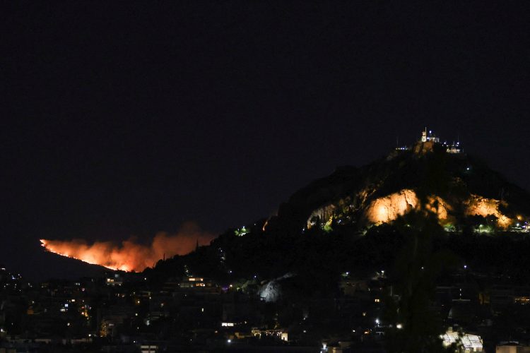 1658301287-2022-07-19T200041Z_110450836_RC28FV99FGGJ_RTRMADP_3_EUROPE-WEATHER-GREECE-WILDFIRES-750x500